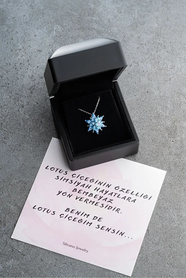 Gümüş Işıklı Kutu Aqua Taşlı Lotus Kolye