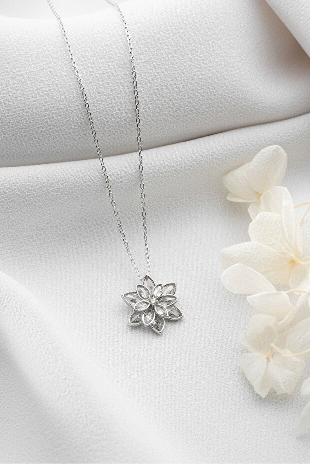 Gümüş Beyaz Taşlı Lotus Kolye