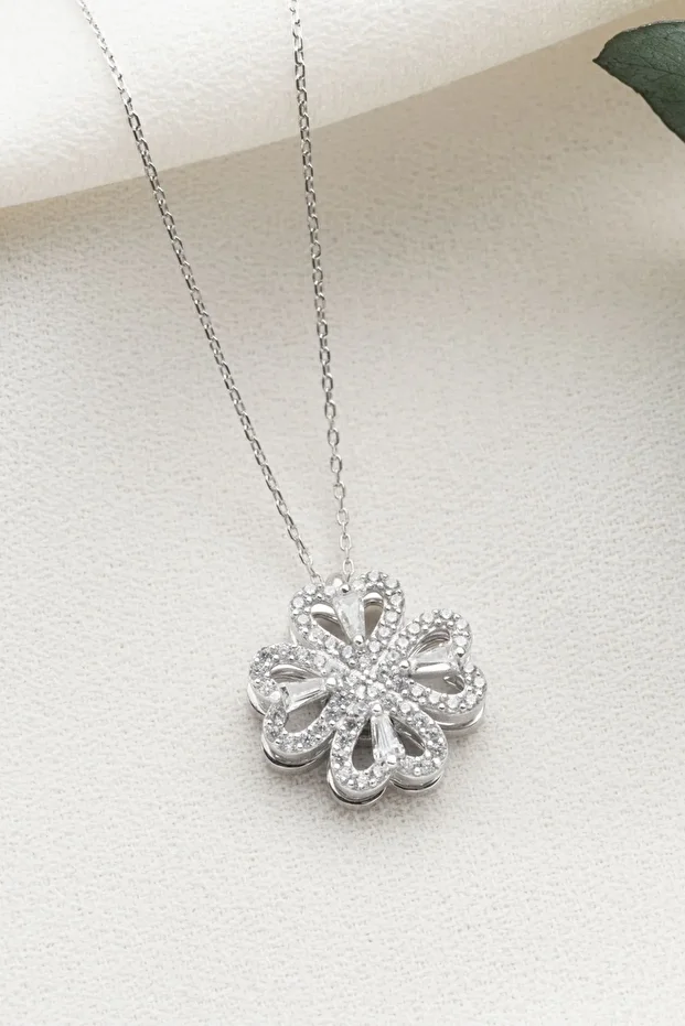 Dönen Dört Yapraklı Yonca Gümüş Kolye