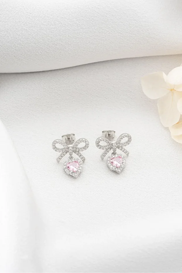 Gümüş Işıklı Kutuda Fiyonklu Kalp Küpe