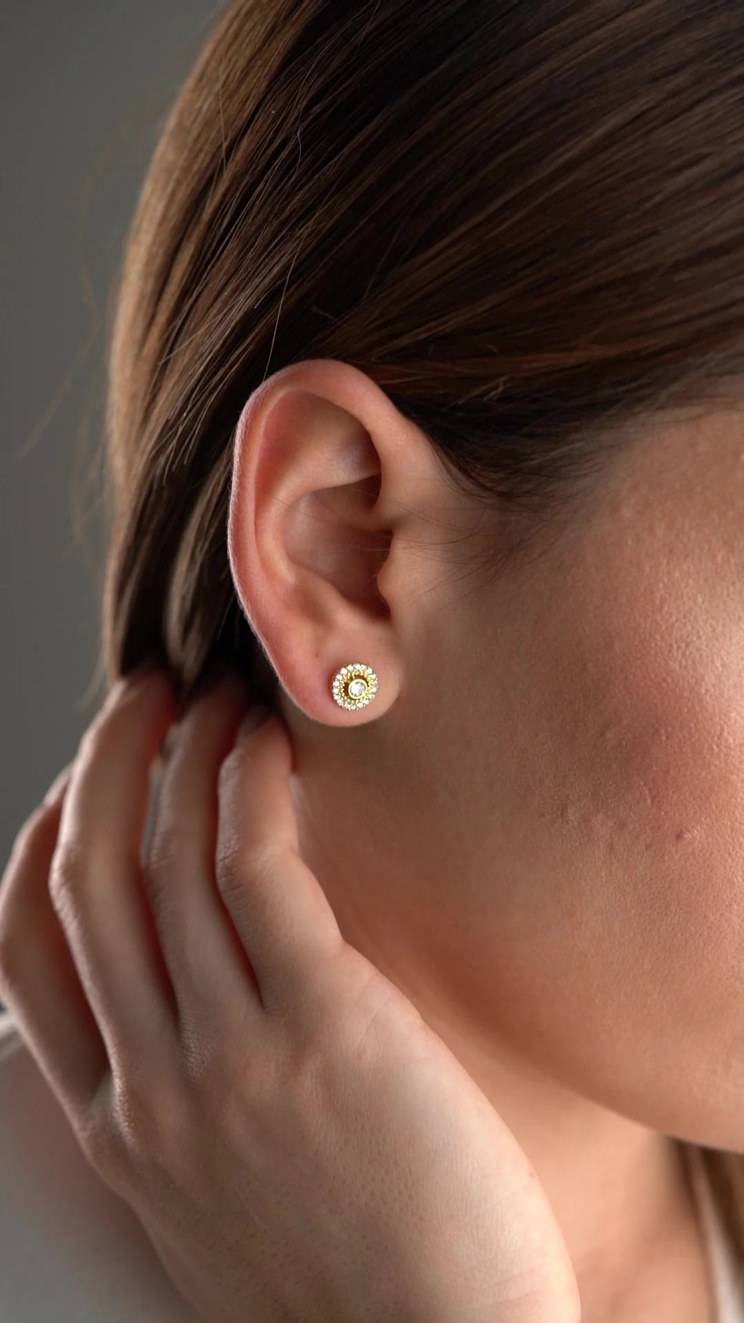 Gümüş Gold Taşlı Minik Çivili Küpe