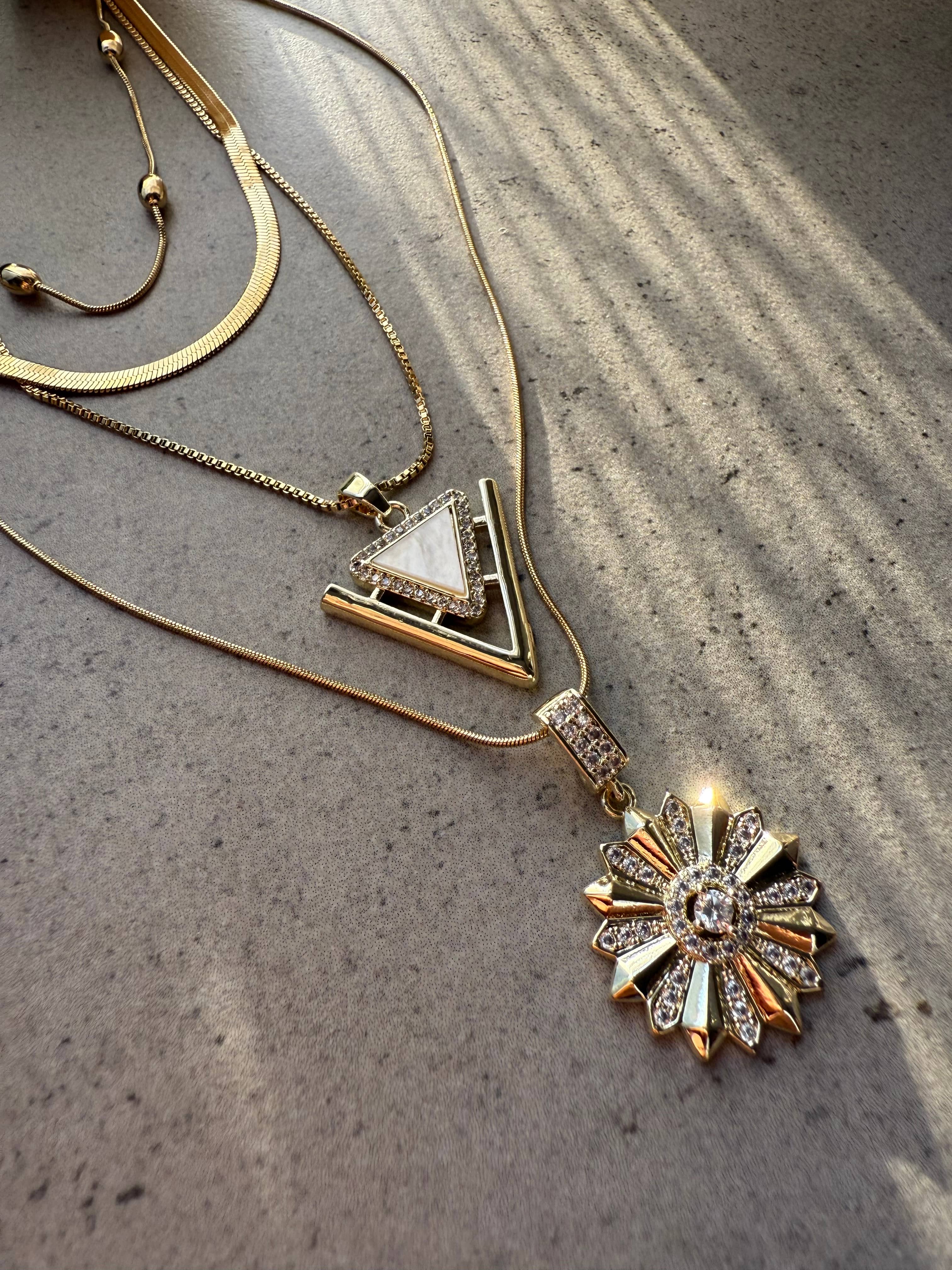 FLOWER GLOW SET KOLYE