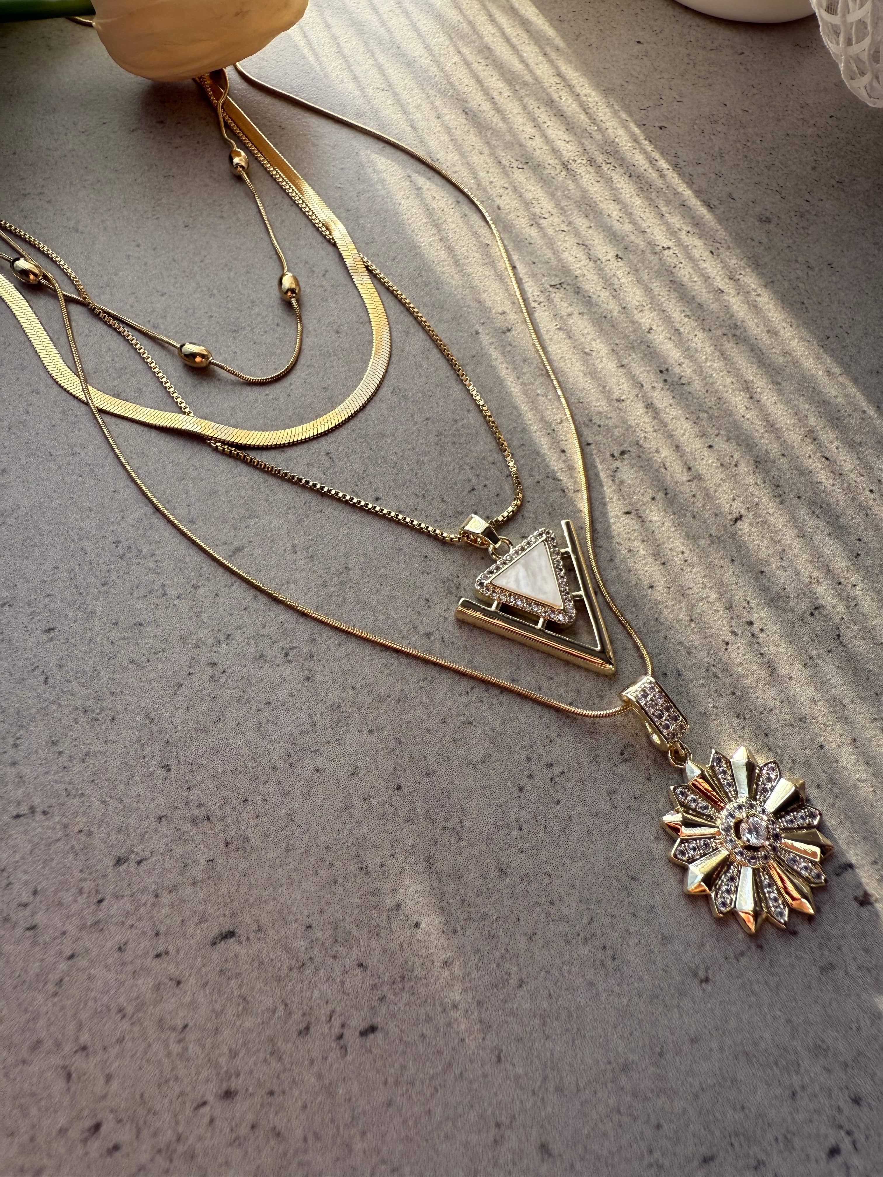 FLOWER GLOW SET KOLYE