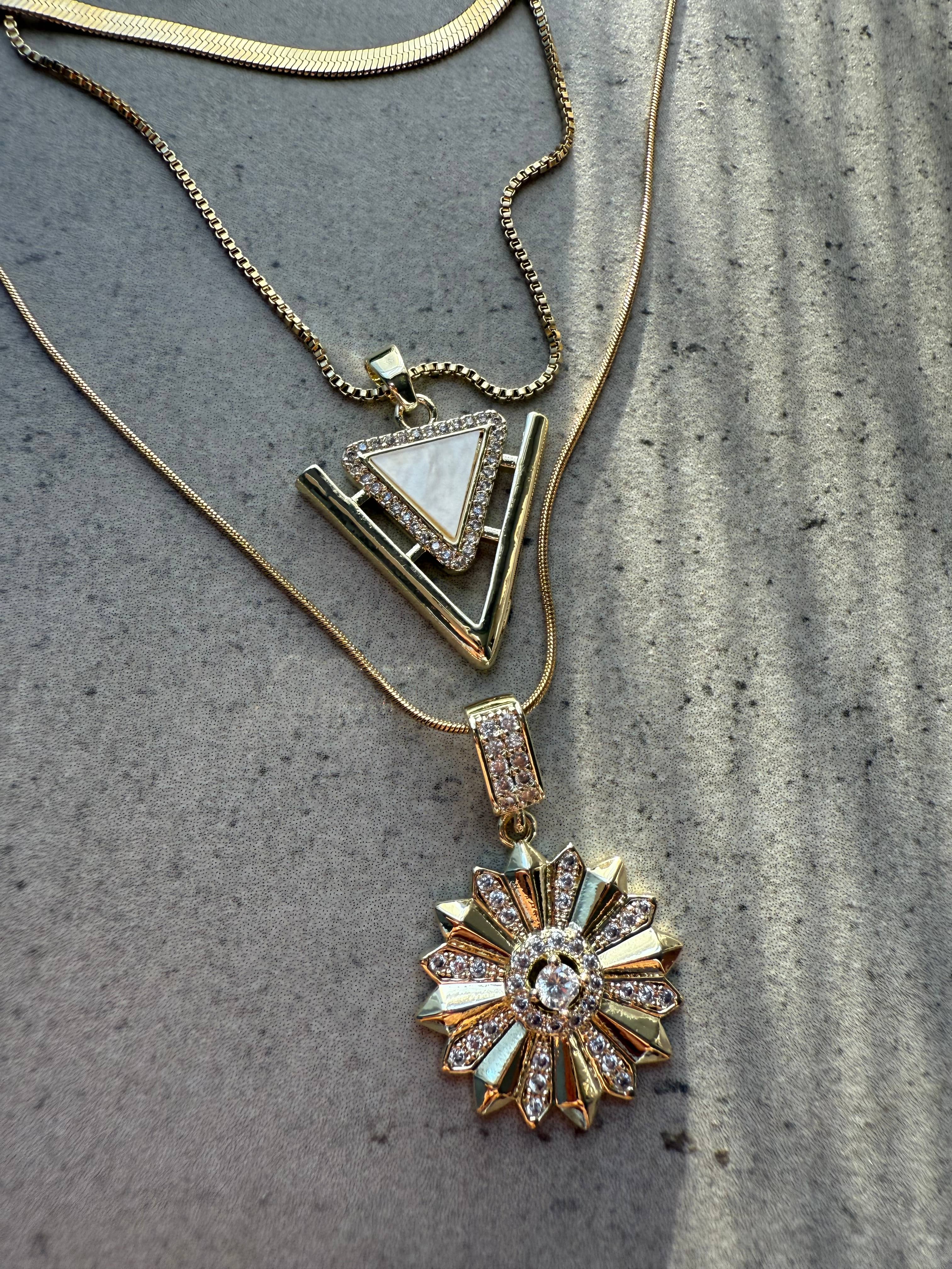 FLOWER GLOW SET KOLYE