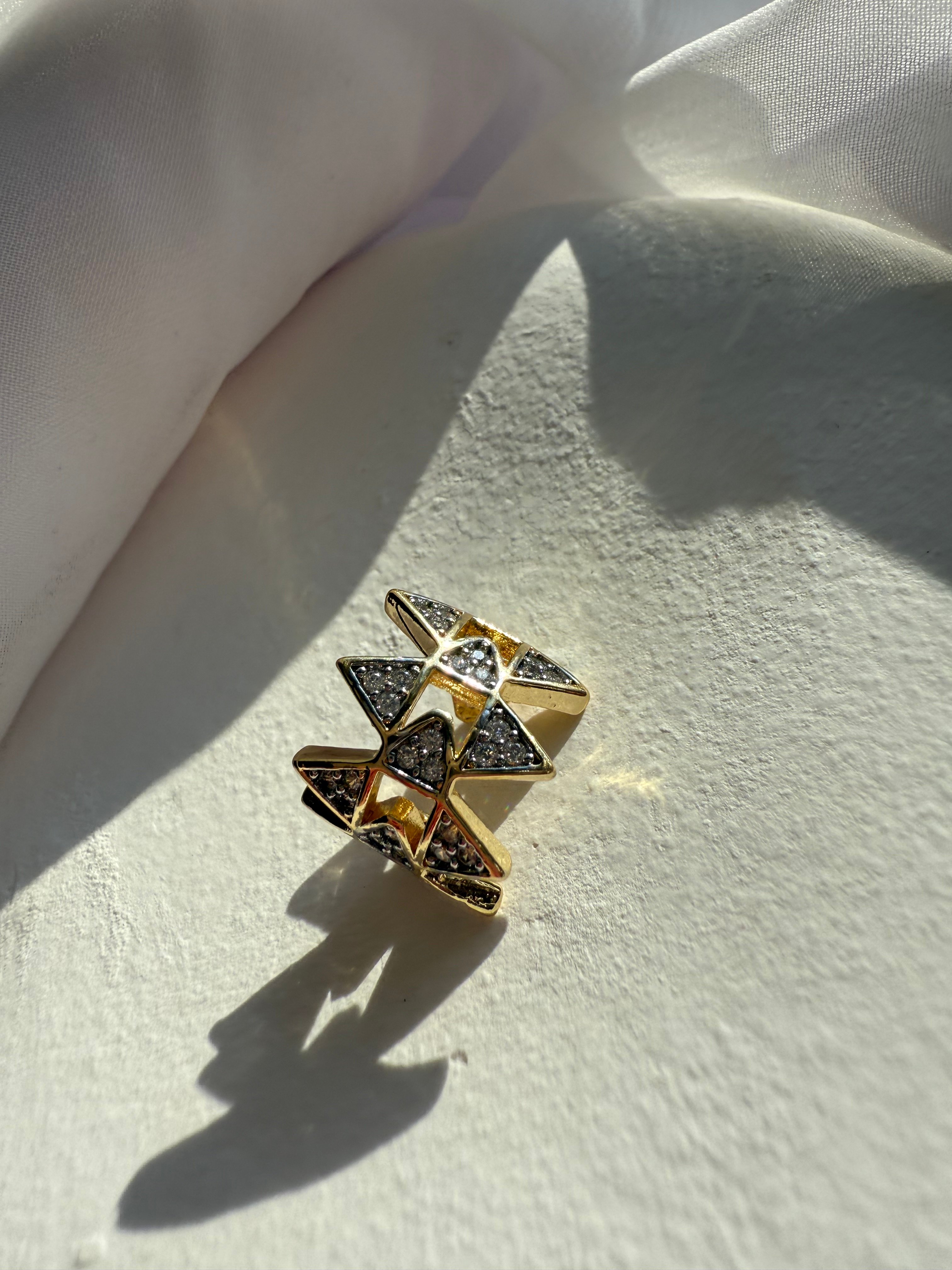 MIDNIGHT EDGE EARCUFF