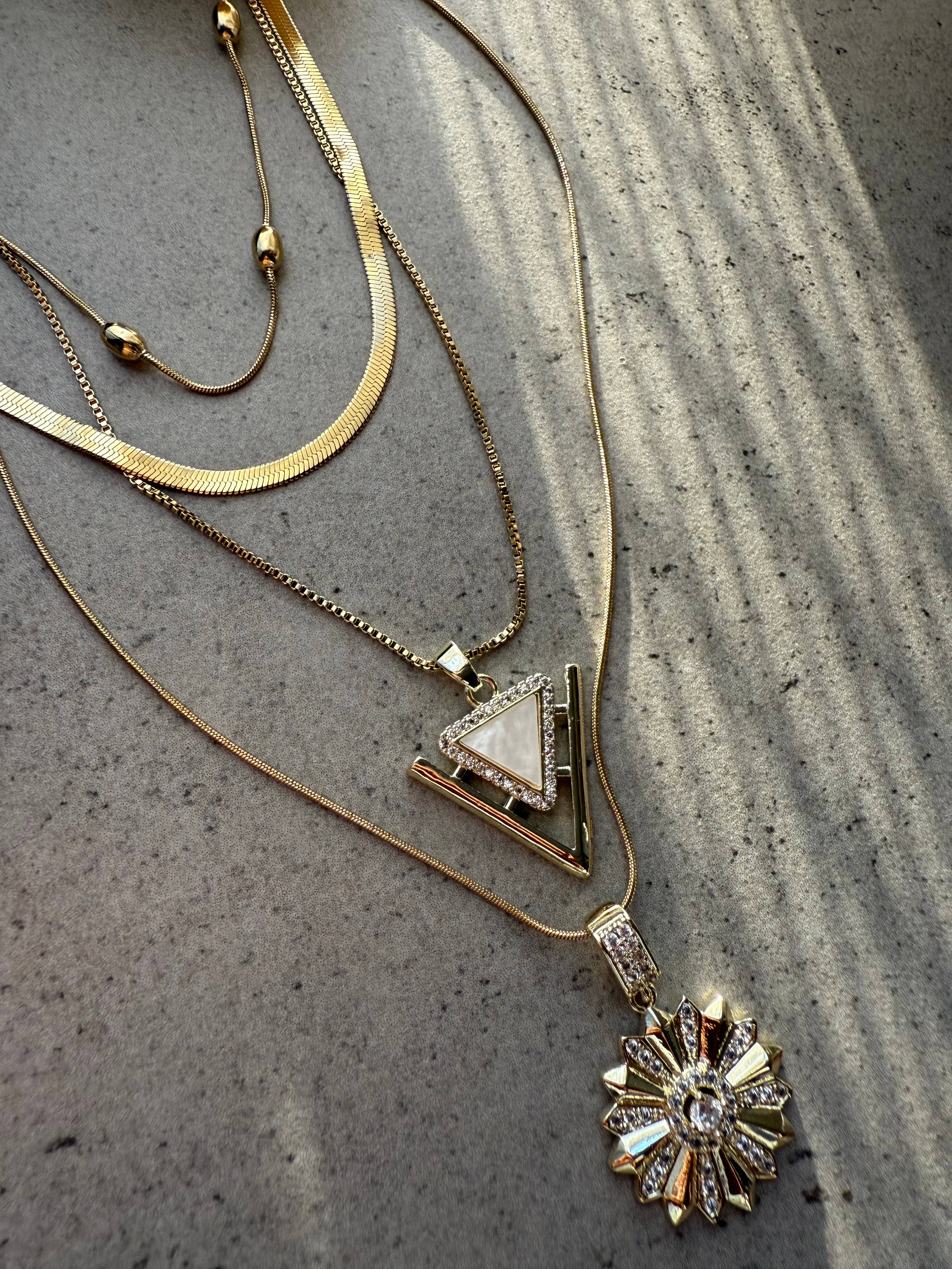 FLOWER GLOW SET KOLYE