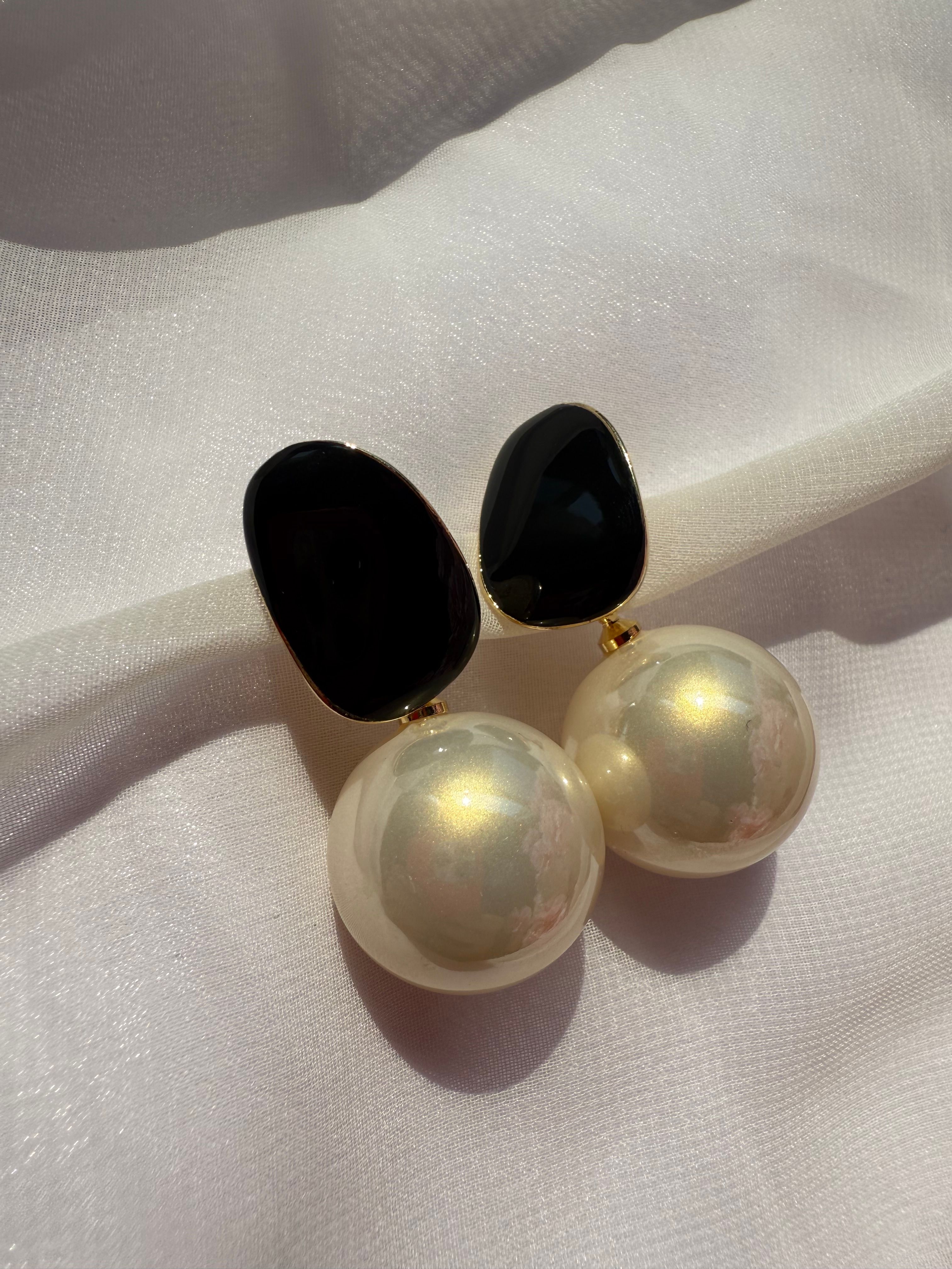 BLACK DOT KÜPE