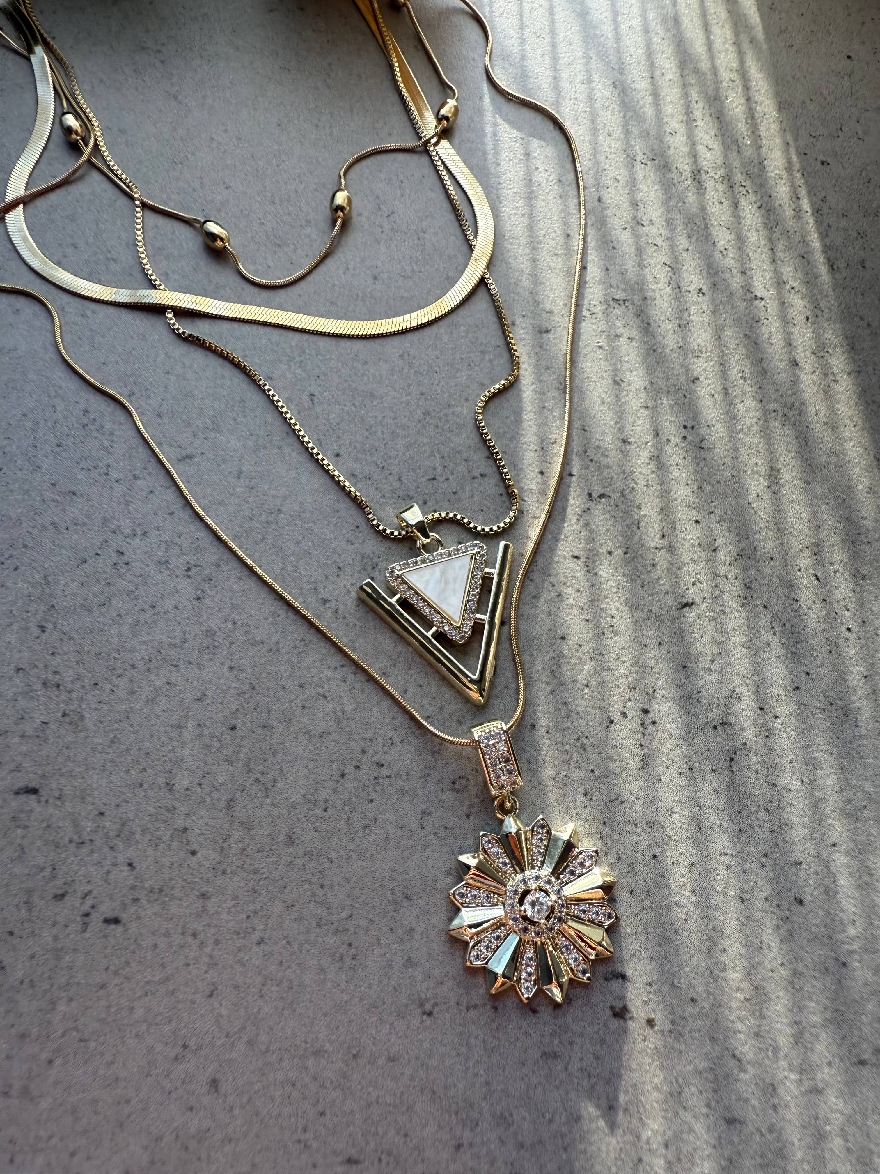 FLOWER GLOW SET KOLYE