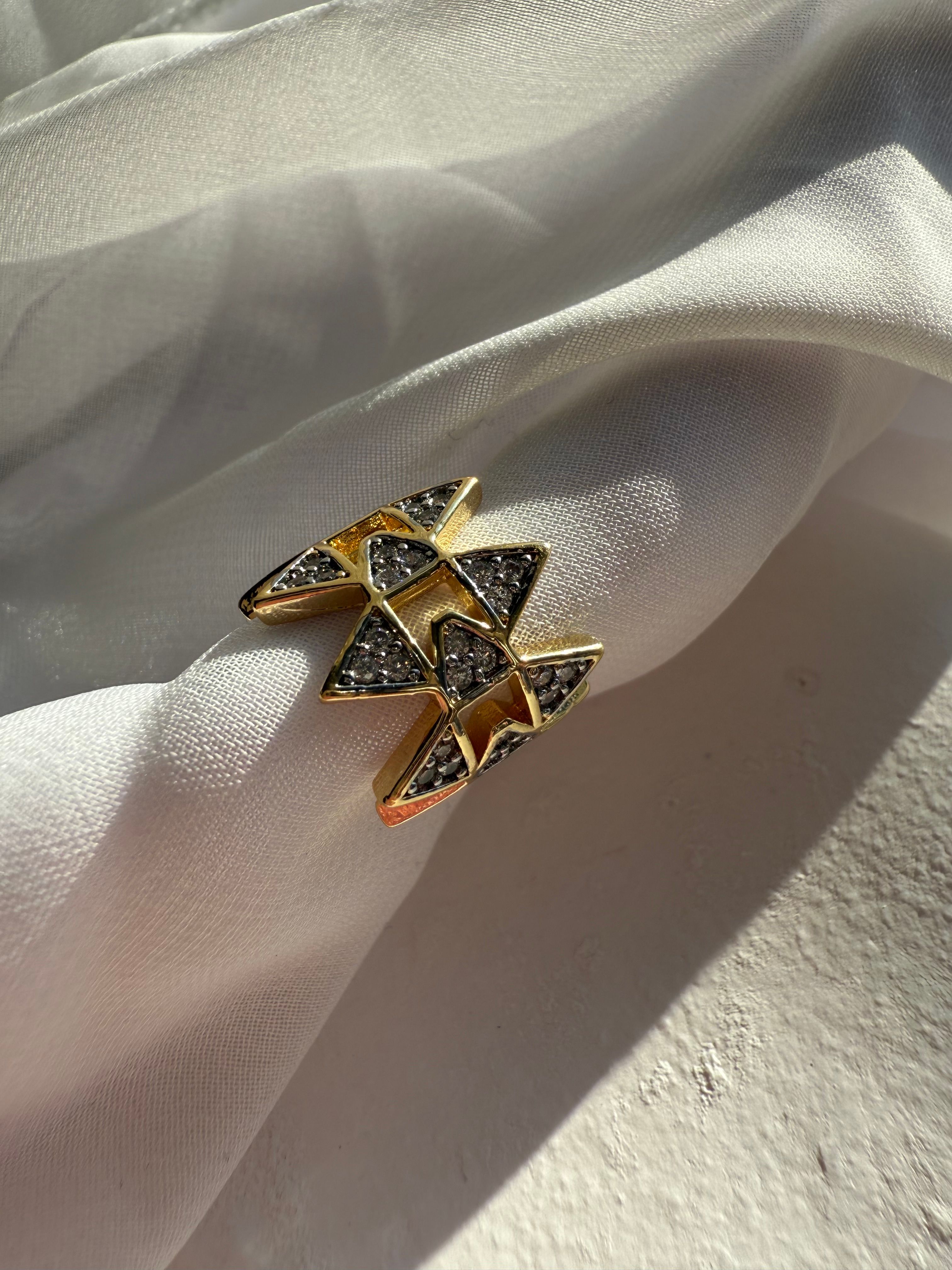 MIDNIGHT EDGE EARCUFF