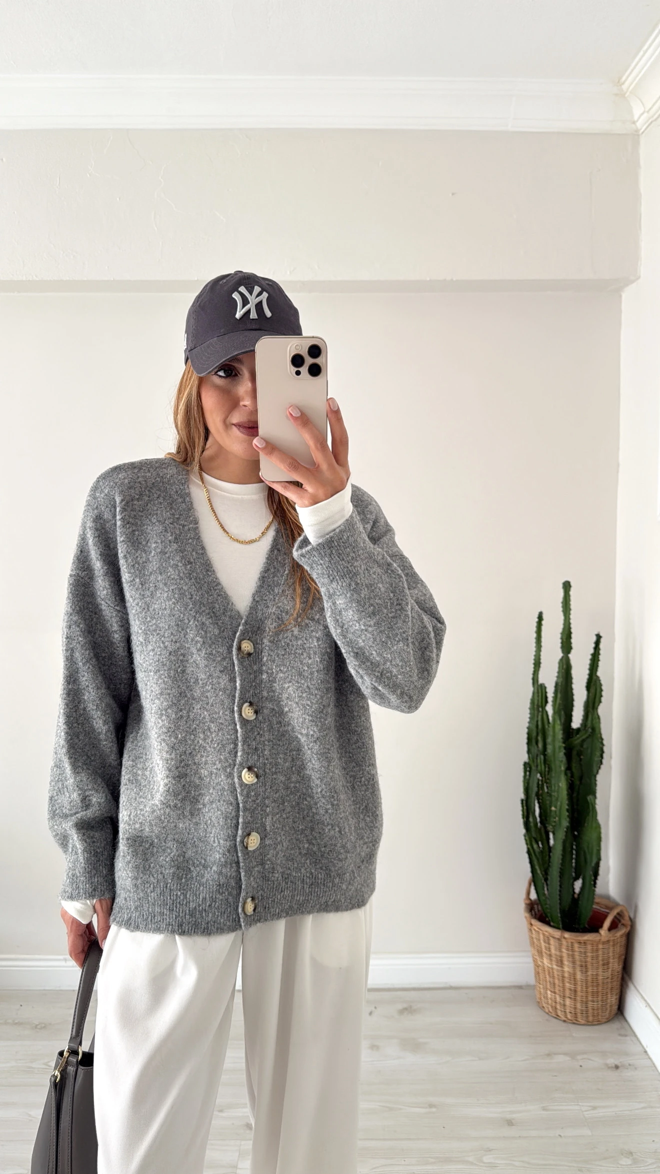 Düğmeli V Yaka Hırka Gri