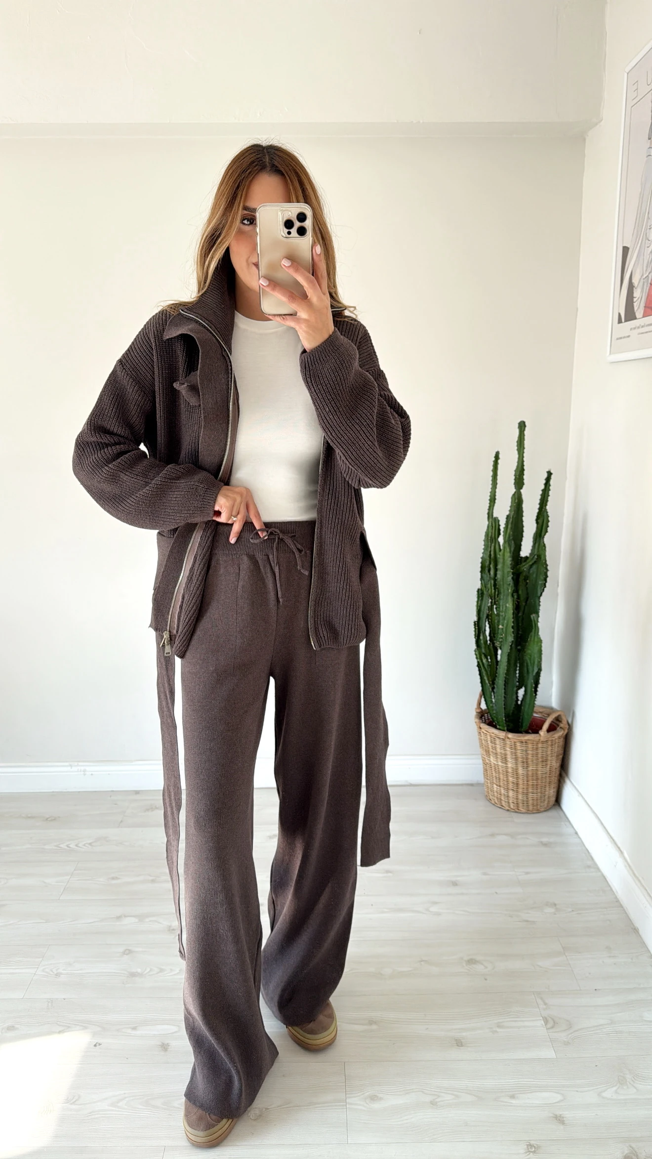 Dik Yaka Bağlama Detaylı Triko Takım Vizon