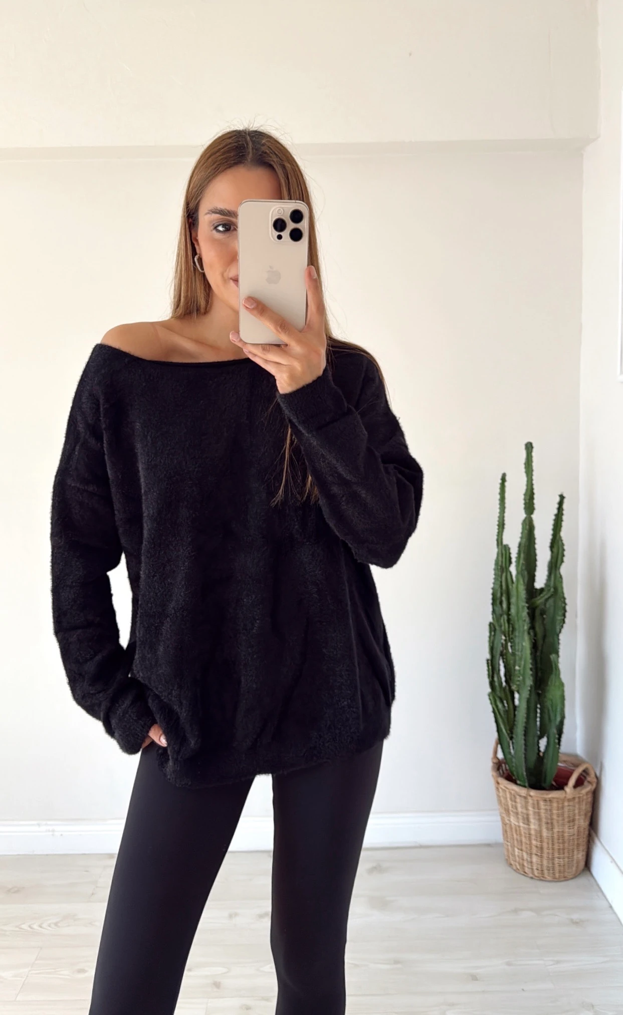 Yumoş Kayık Yaka Kazak Siyah