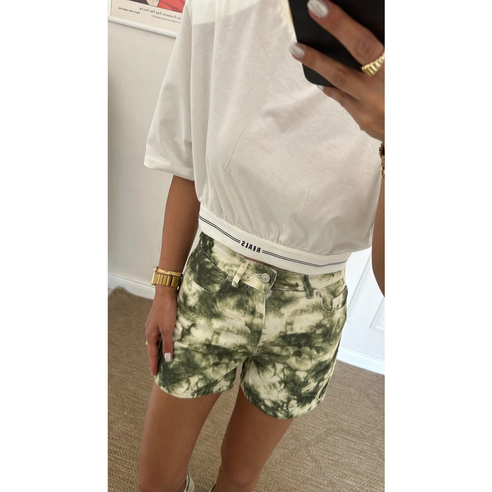 Batik Desenli Jean Şort