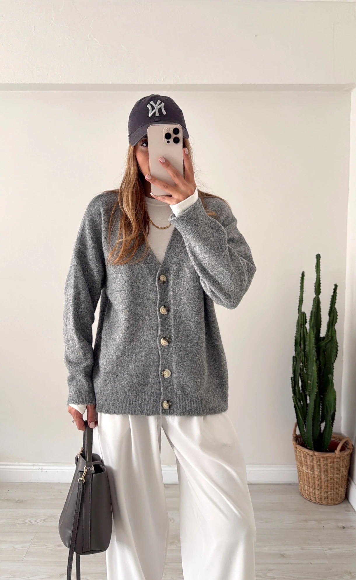 Düğmeli V Yaka Hırka Gri