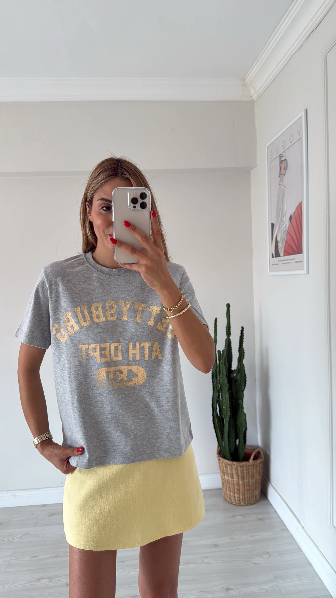 Sarı Yazı Detaylı t-shirt