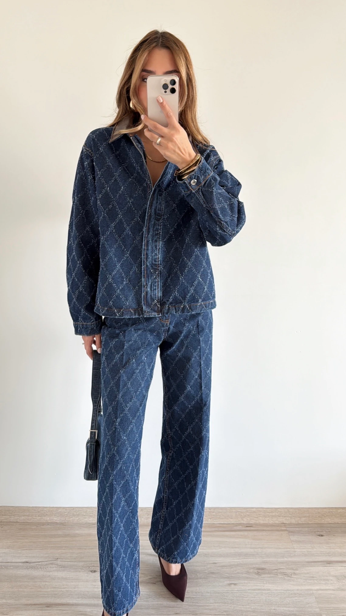 Deri Yaka Detaylı Denim Takım