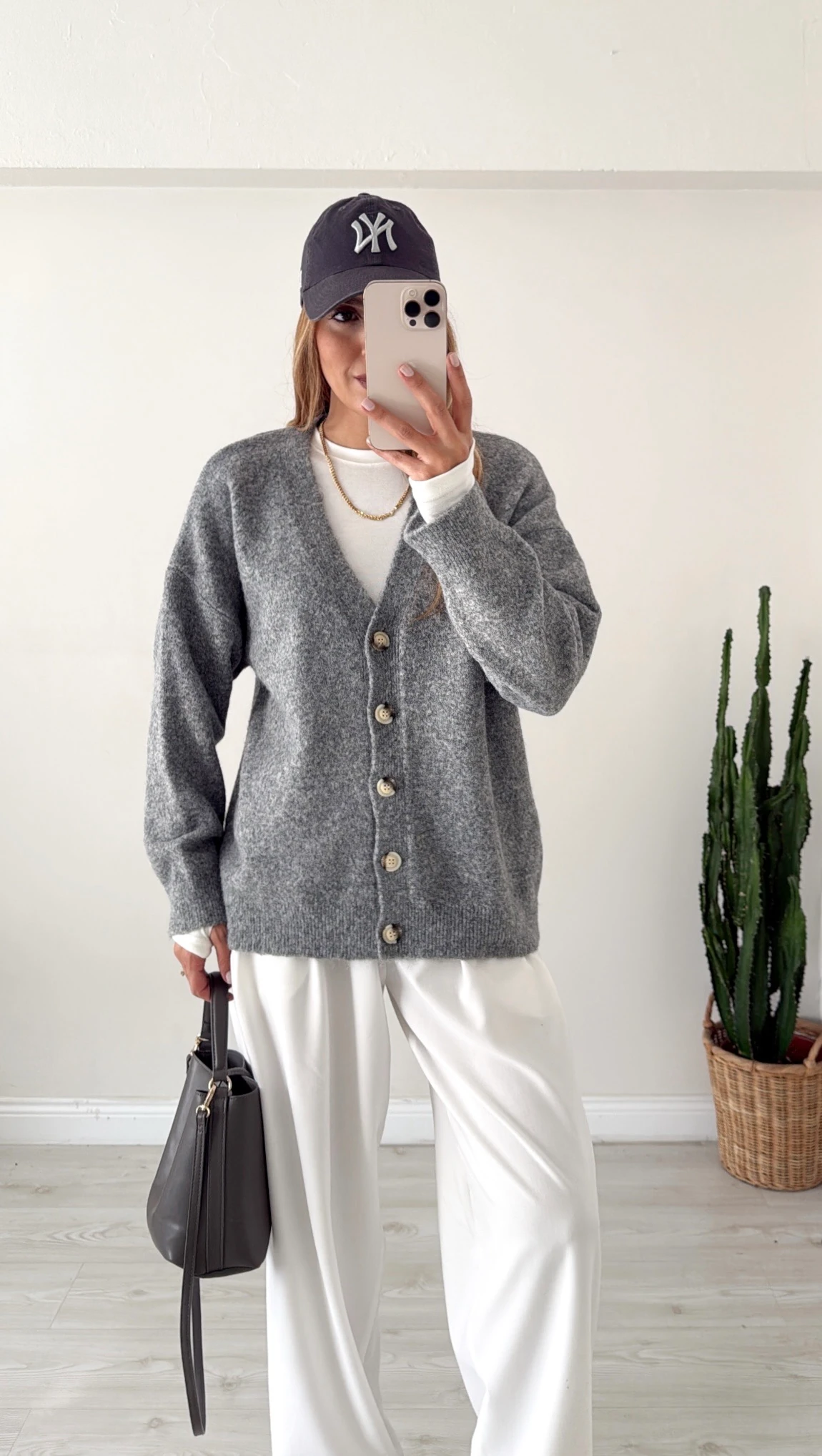 Düğmeli V Yaka Hırka Gri