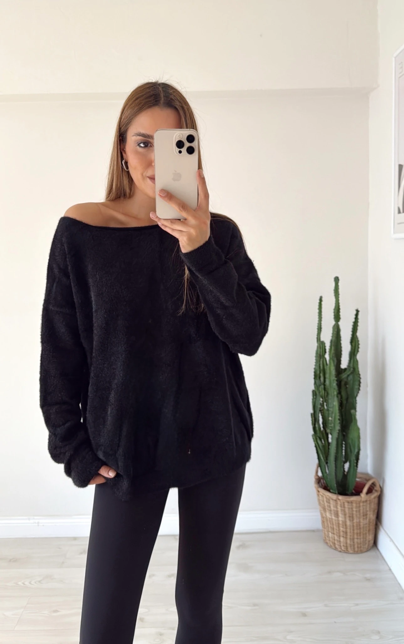 Yumoş Kayık Yaka Kazak Siyah