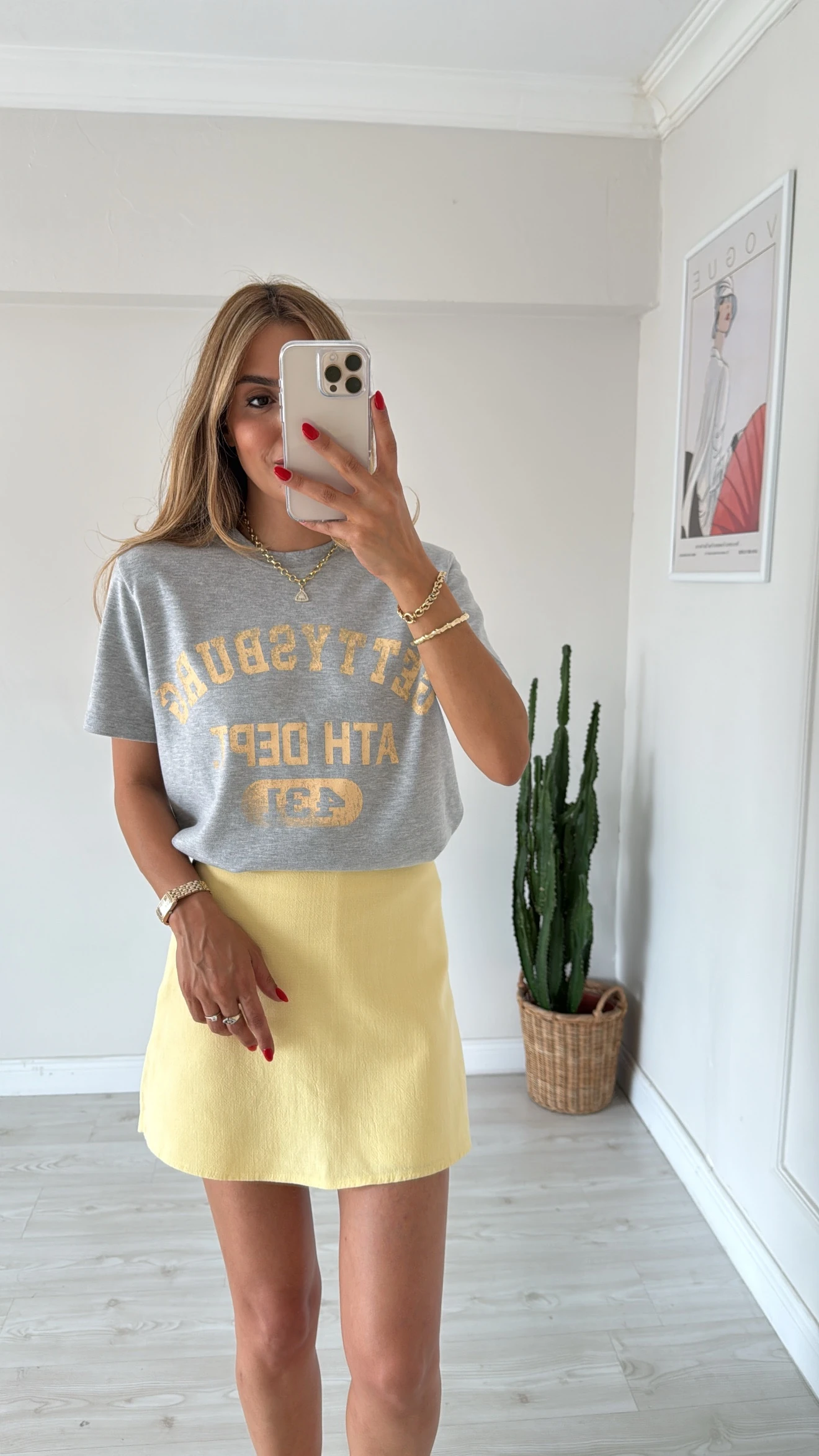 Sarı Yazı Detaylı t-shirt