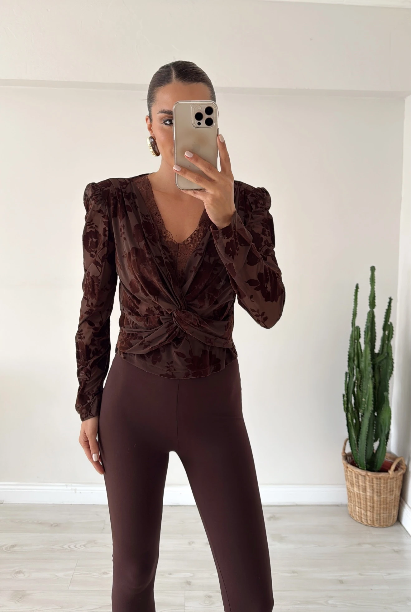 Dantel Detaylı Transparan Bluz 