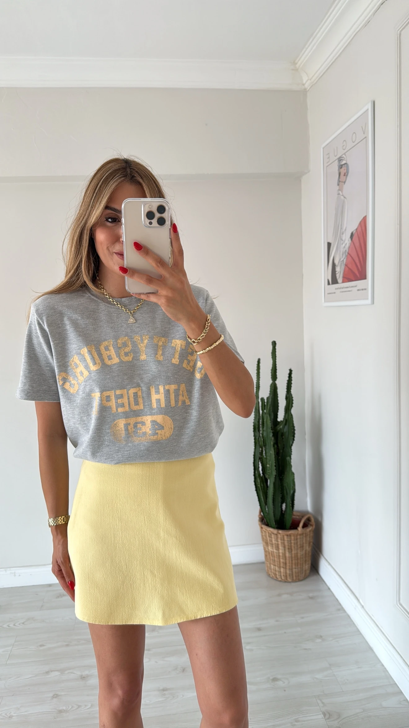 Sarı Yazı Detaylı t-shirt