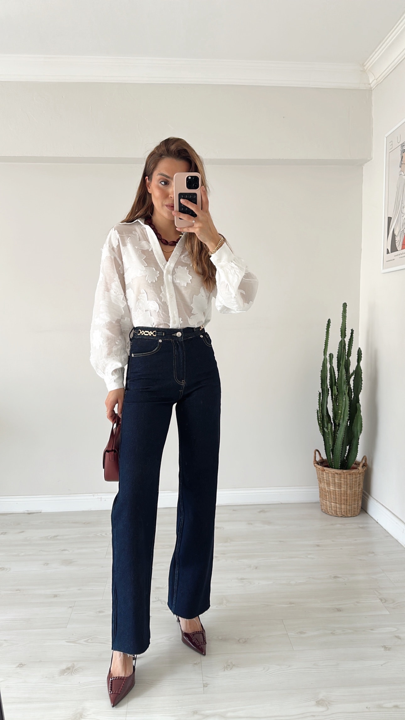 Gold Aksesuarlı Kesik Paça Jean