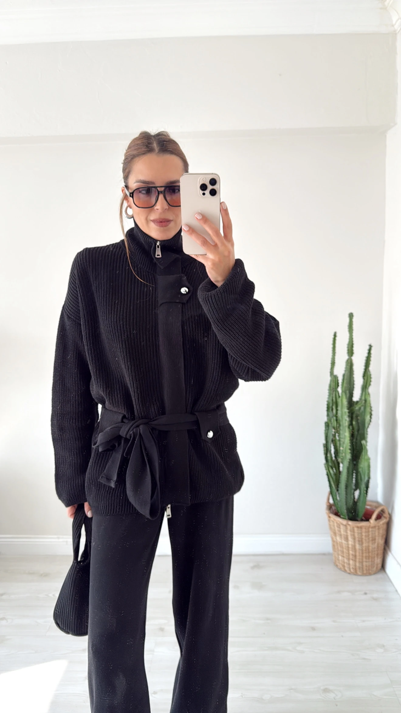 Dik Yakalı Bağlama Detaylı Triko Takım Siyah