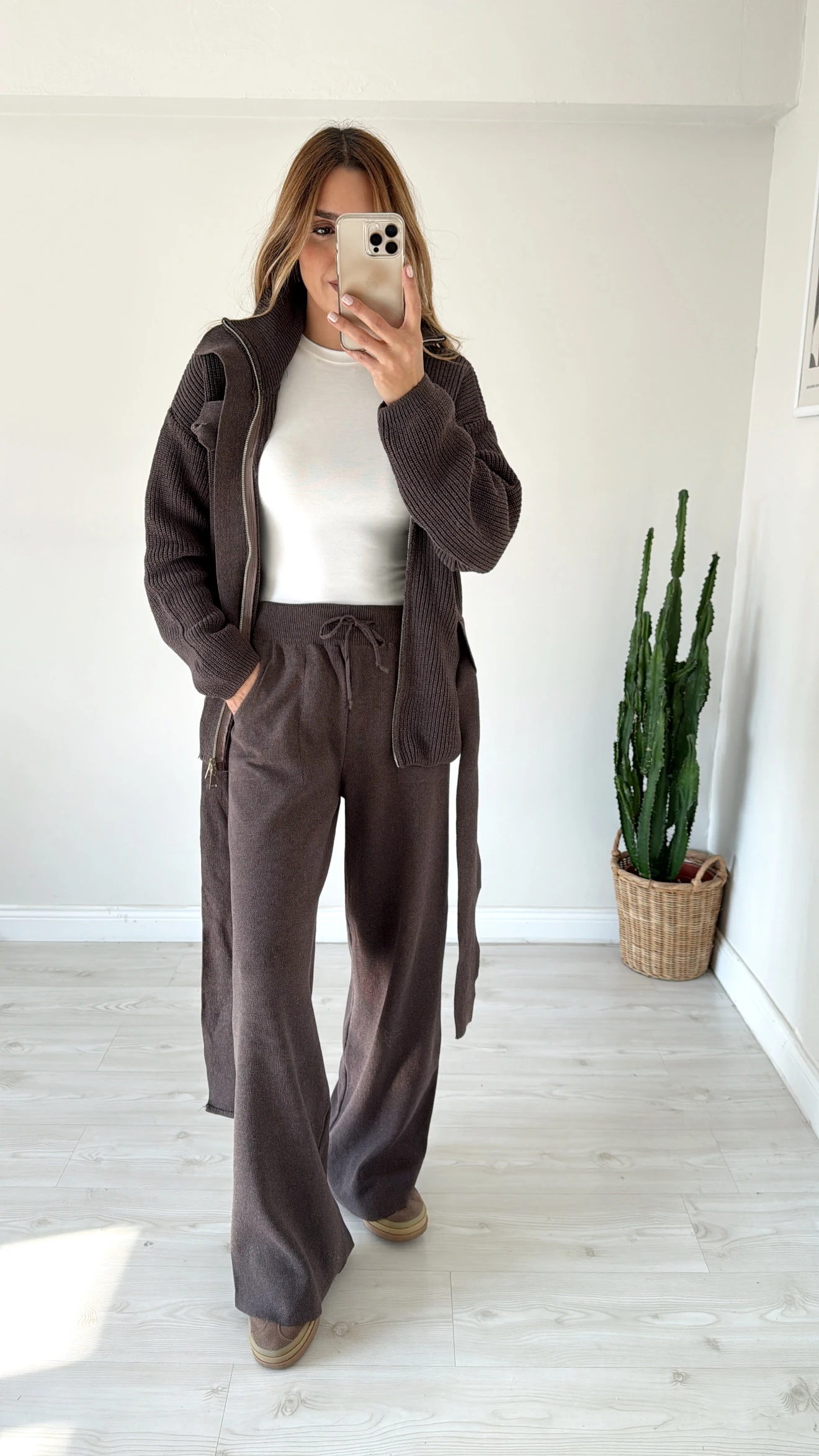 Dik Yaka Bağlama Detaylı Triko Takım Vizon