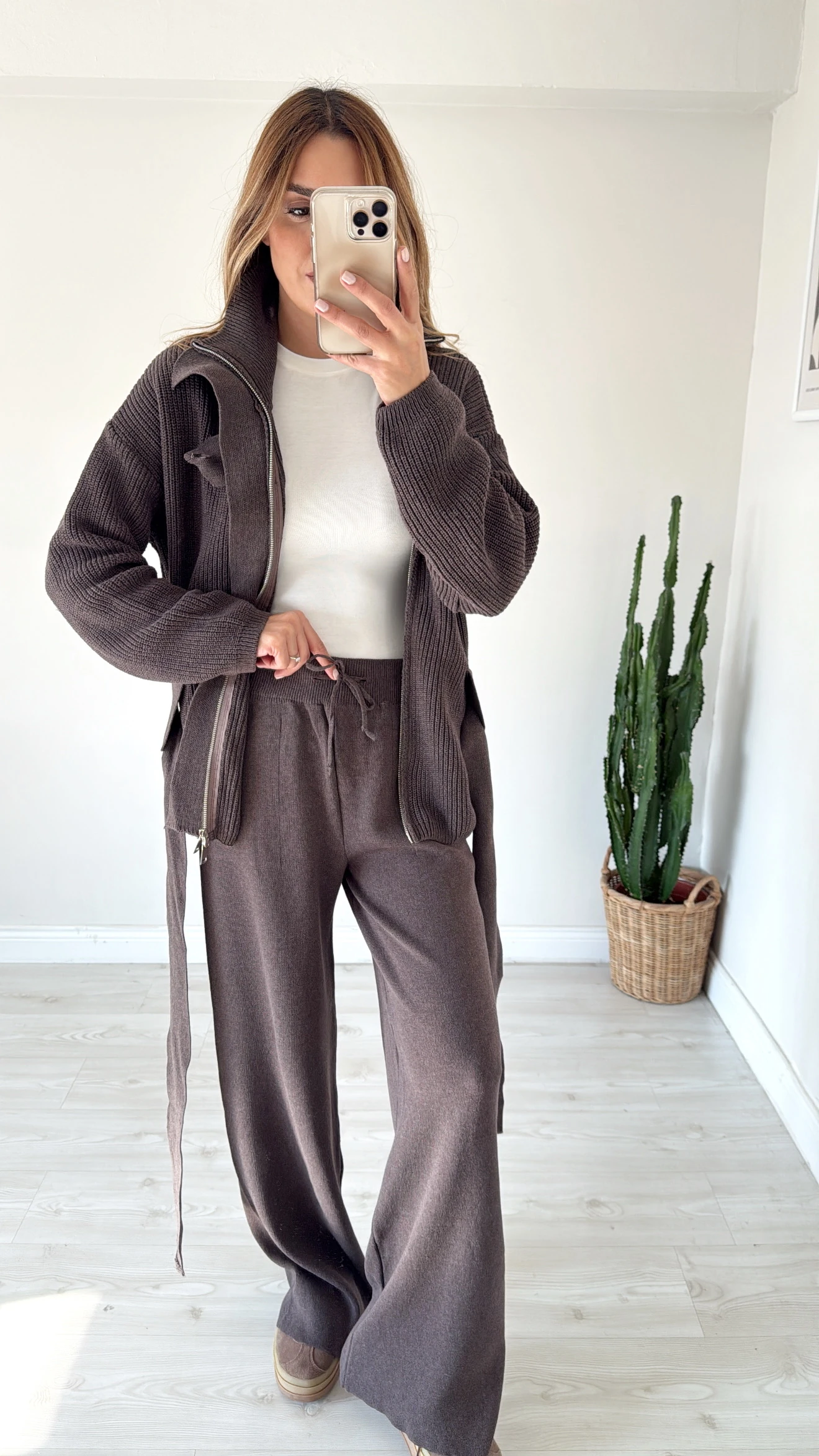 Dik Yaka Bağlama Detaylı Triko Takım Vizon