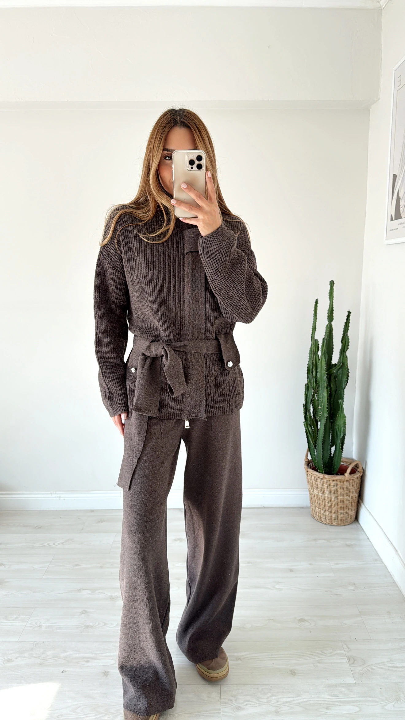 Dik Yaka Bağlama Detaylı Triko Takım Vizon