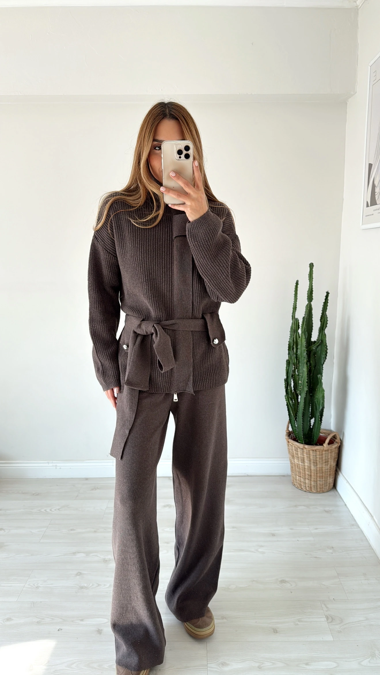 Dik Yaka Bağlama Detaylı Triko Takım Vizon