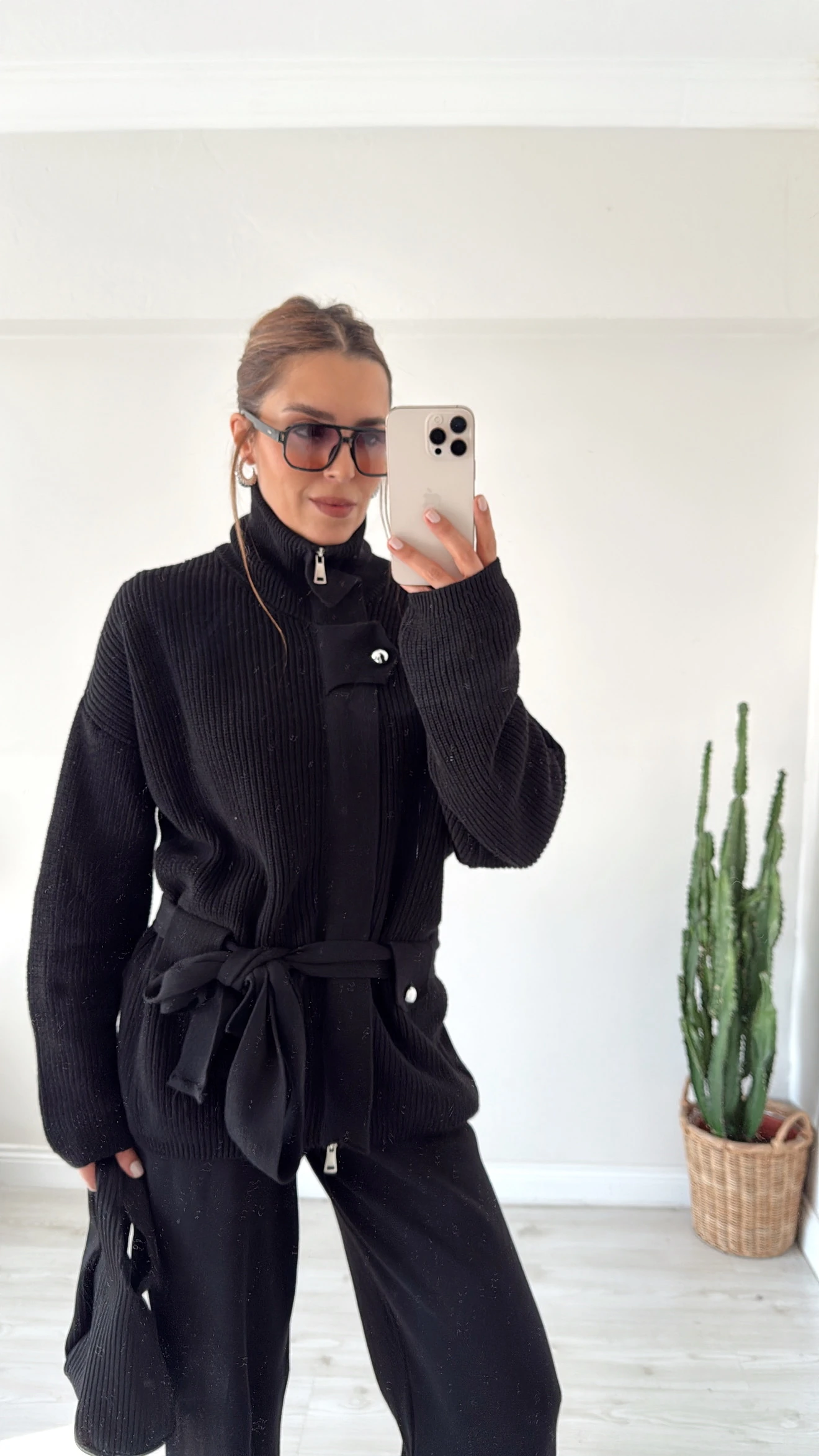 Dik Yakalı Bağlama Detaylı Triko Takım Siyah