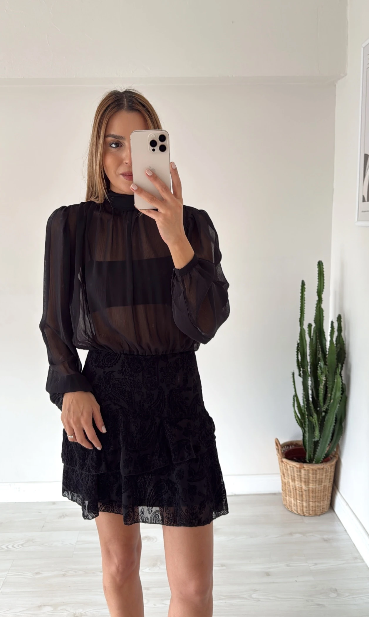 Etek İşlemeli Tül Detaylı Elbise Siyah