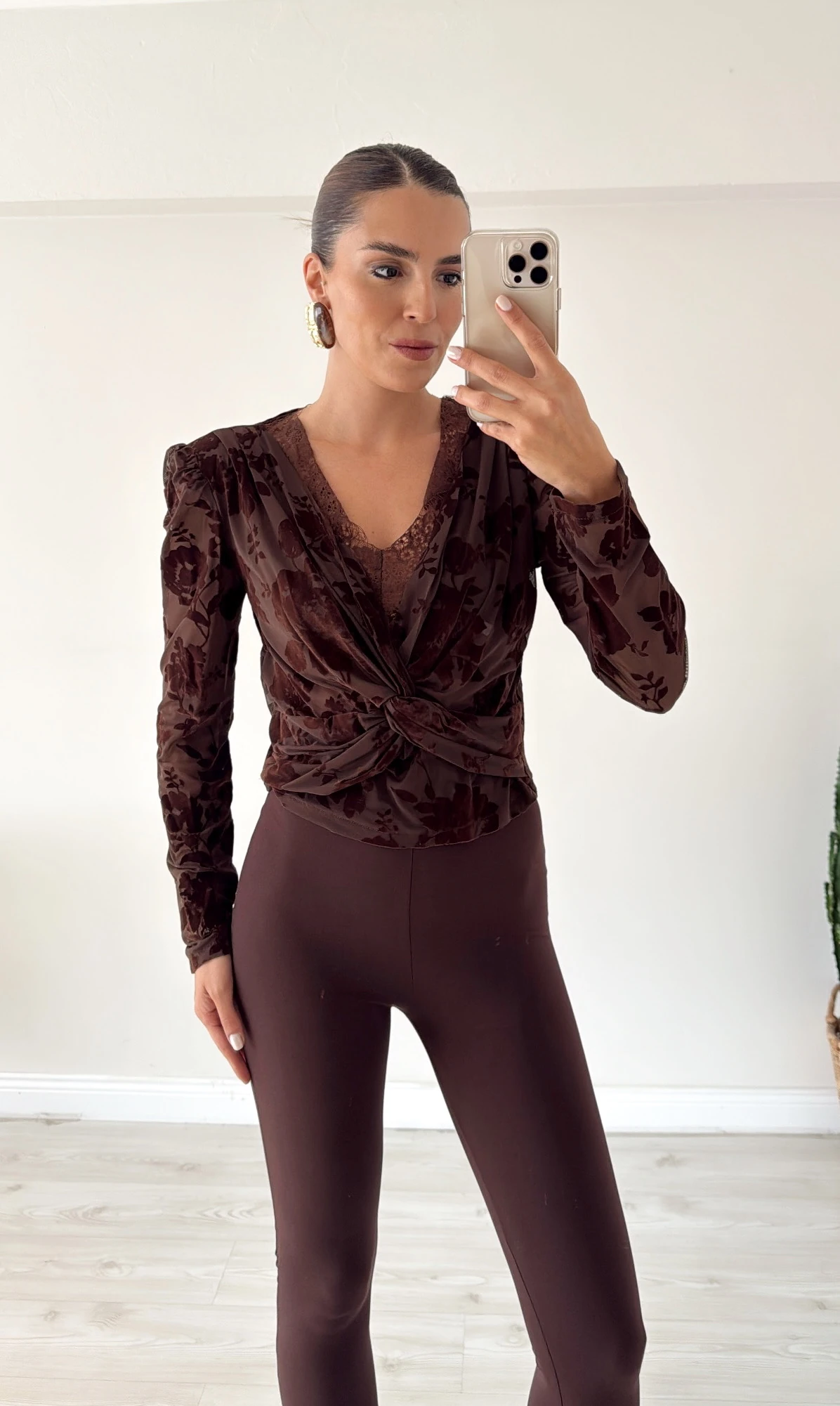 Dantel Detaylı Transparan Bluz 