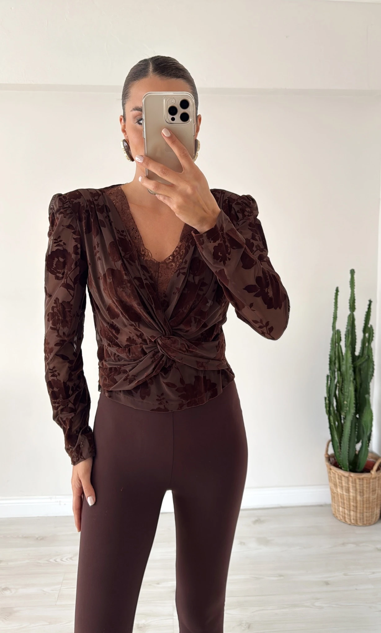 Dantel Detaylı Transparan Bluz 