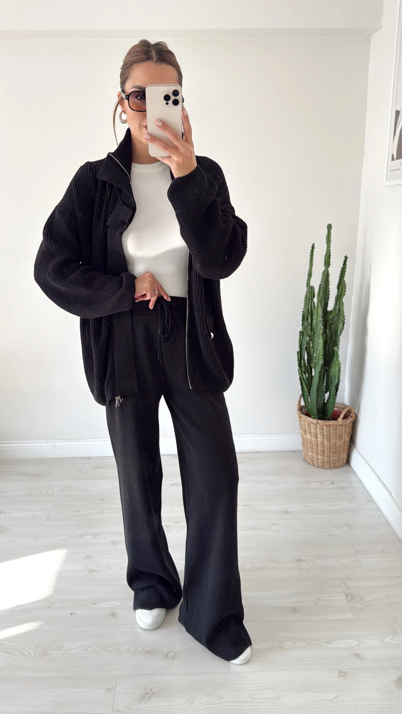 Dik Yakalı Bağlama Detaylı Triko Takım Siyah