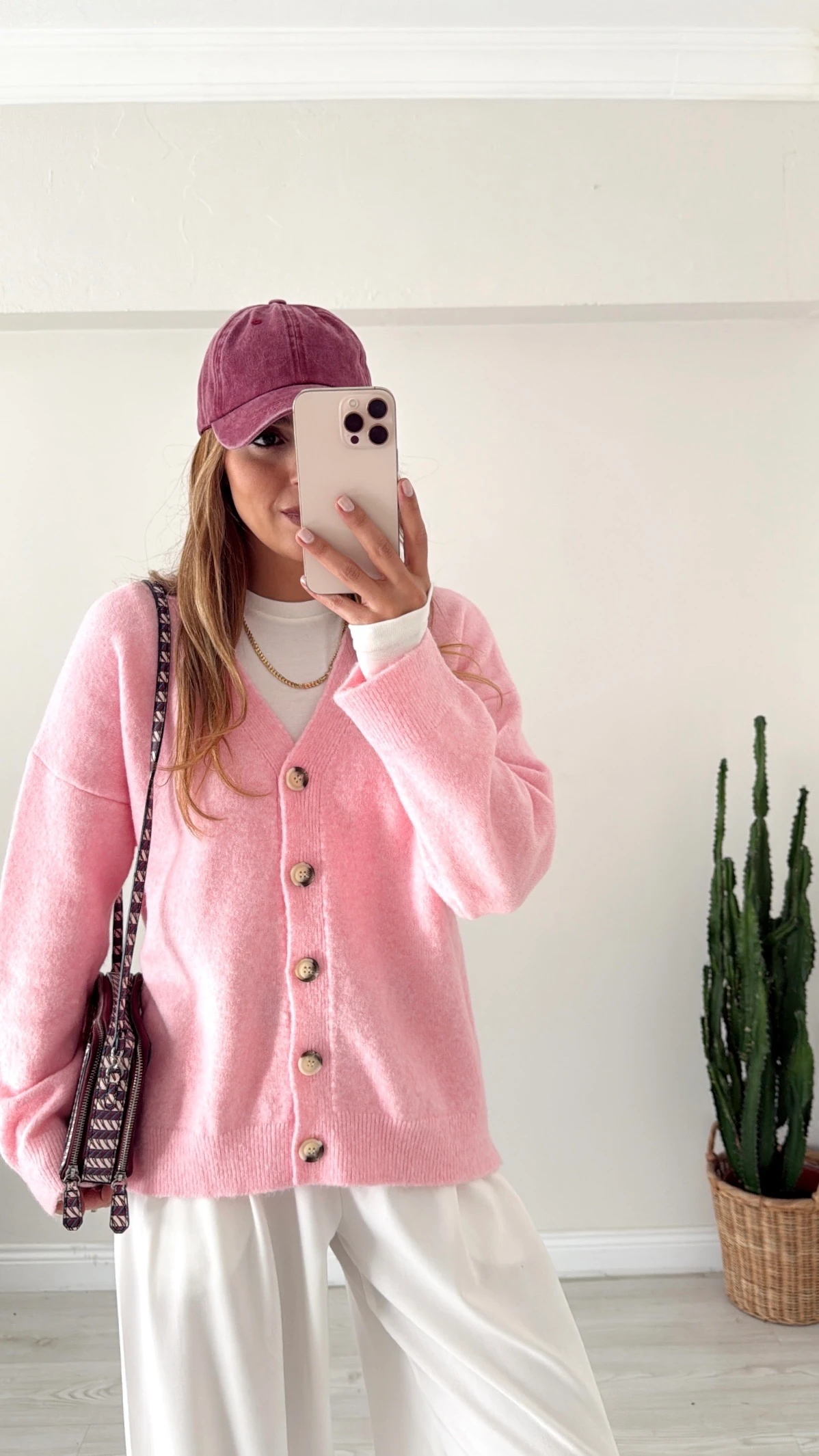 Düğmeli V Yaka Hırka Pembe