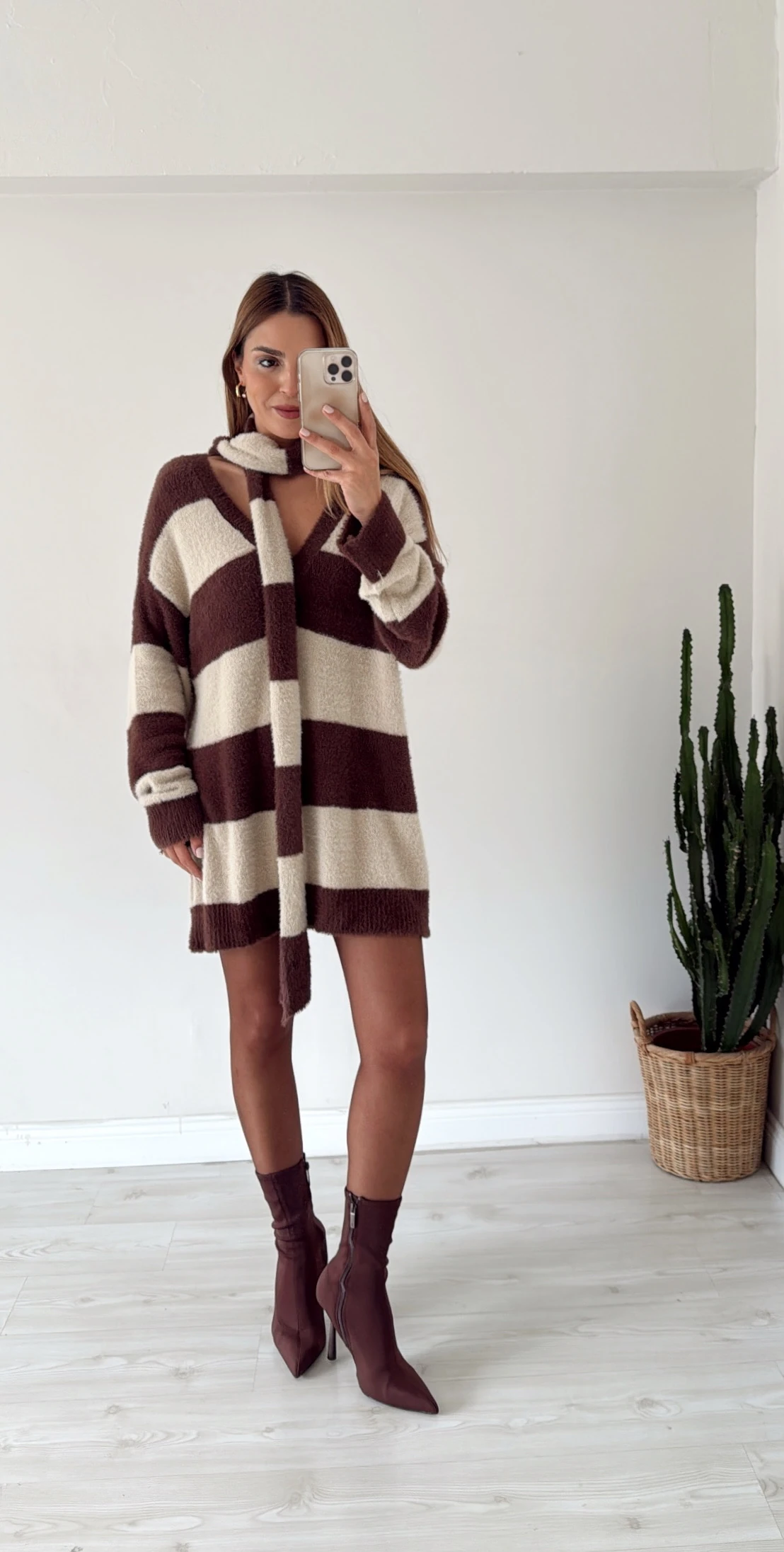 Atkı Detaylı Kazak Elbise Kahve-Bej