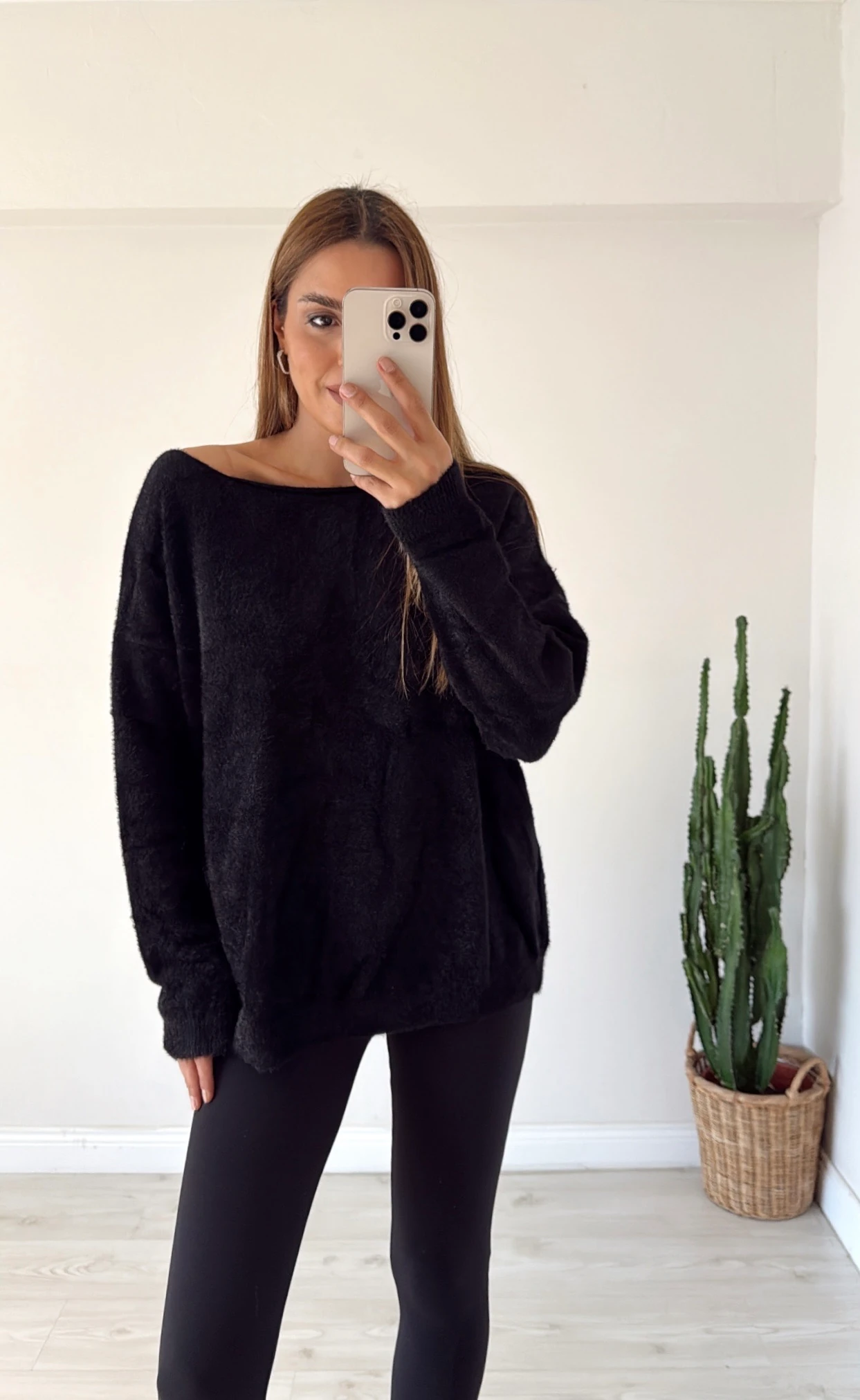 Yumoş Kayık Yaka Kazak Siyah