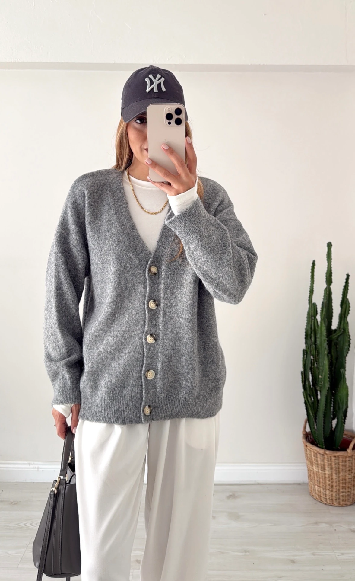 Düğmeli V Yaka Hırka Gri