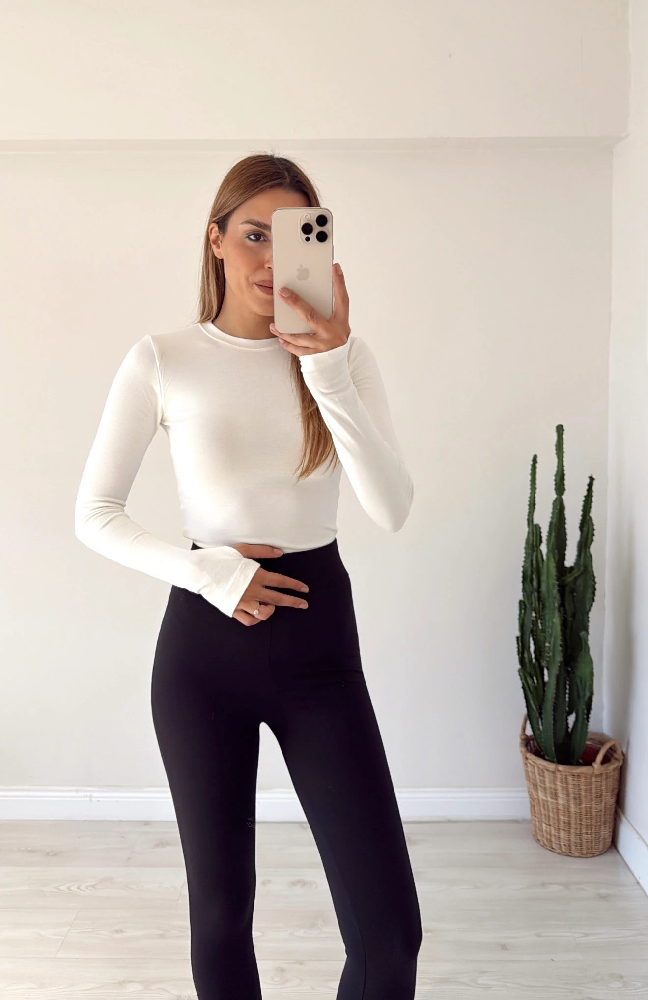 Parmak Geçmeli Bluz Beyaz