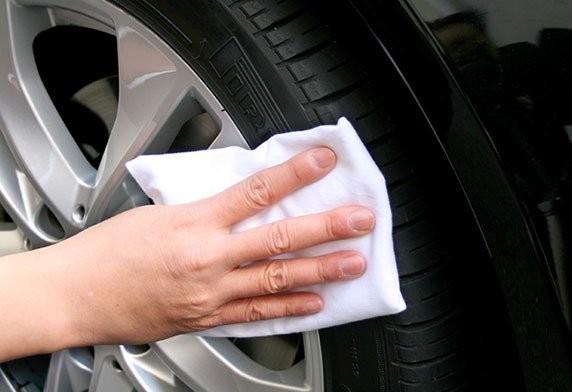 Soft99 Tire Black Wax Lastik Parlatıcı 170 GR