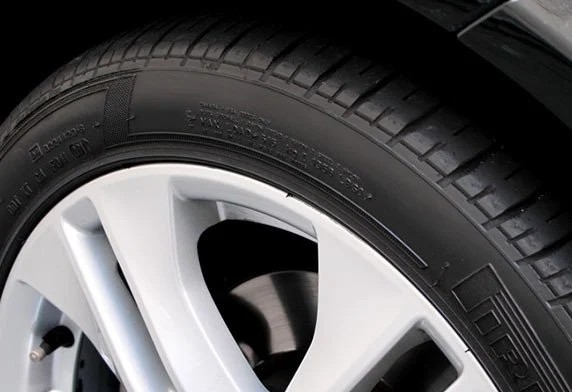 Soft99 Tire Black Wax Lastik Parlatıcı 170 GR