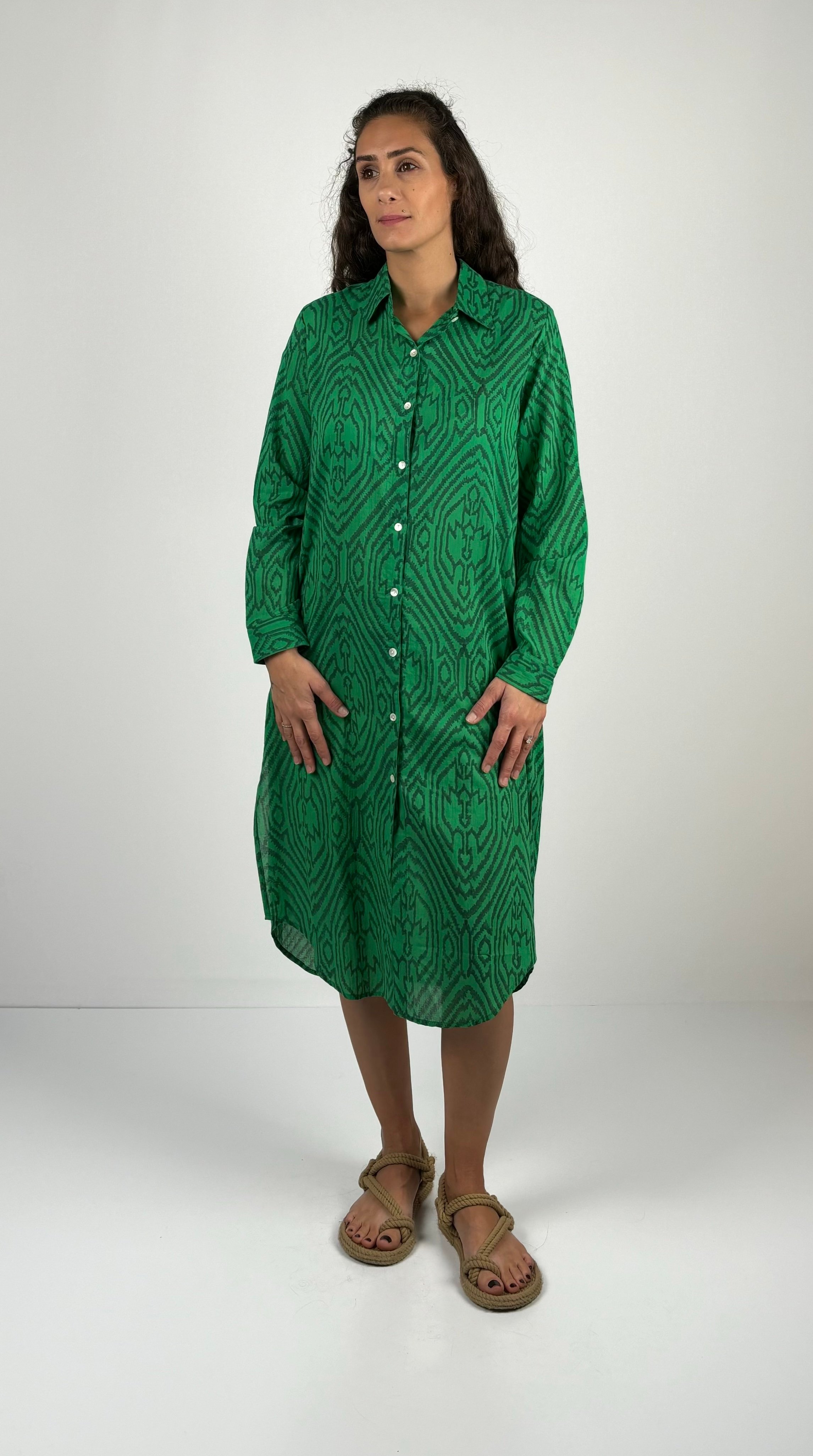 PRIMA   Gömlek Yaka Uzun Kol Desenli Yırtmaçlı Düğmeli El Baskısı Müslin Uzun Gömlek ( Hand Blok Print ) - Yeşil İkat