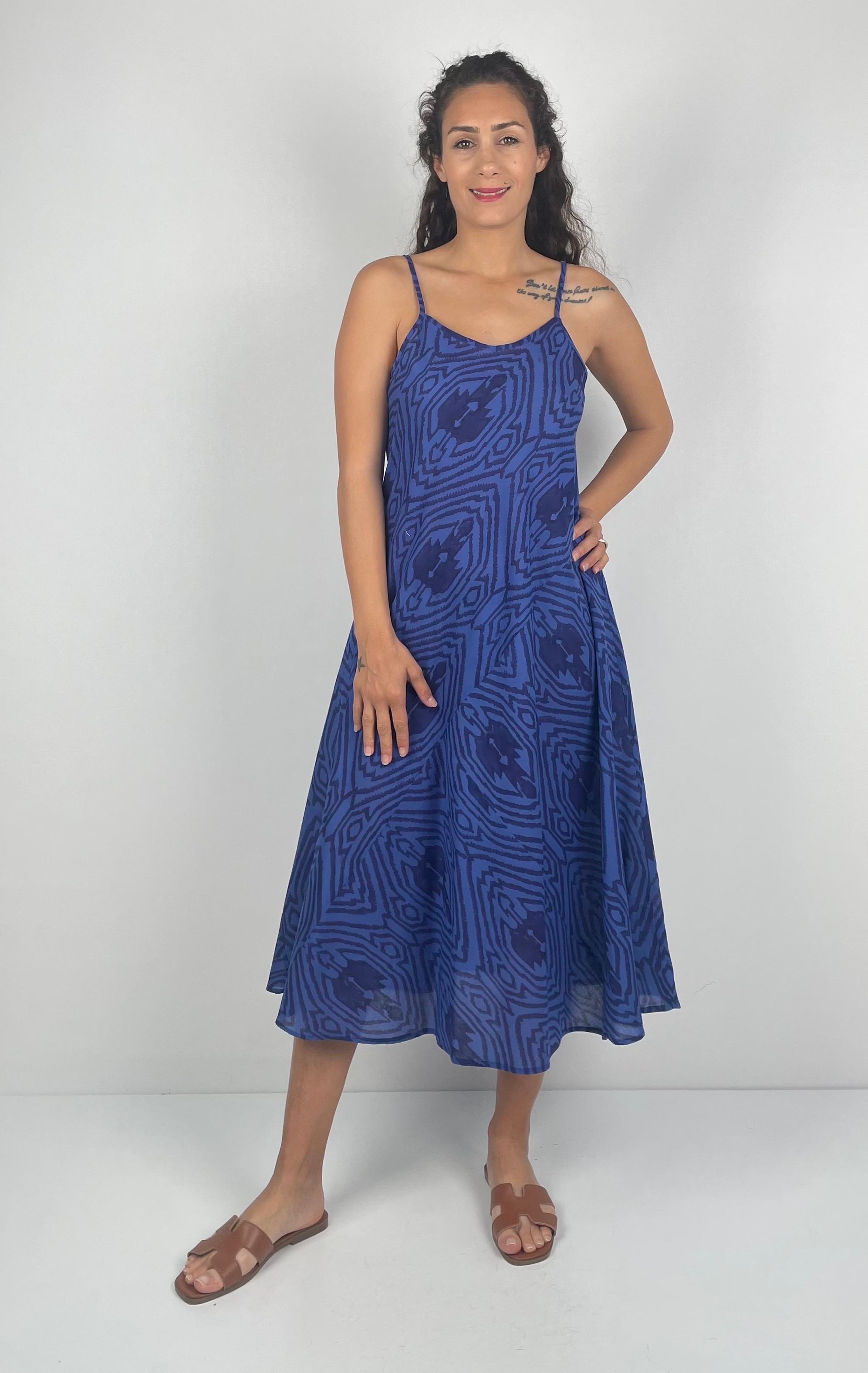 MOTHRA DRESS   Yuvarlak  Yaka  İnce Askılı   Desenli  El Baskısı Müslin Uzun  Elbise ( Hand Blok Print )