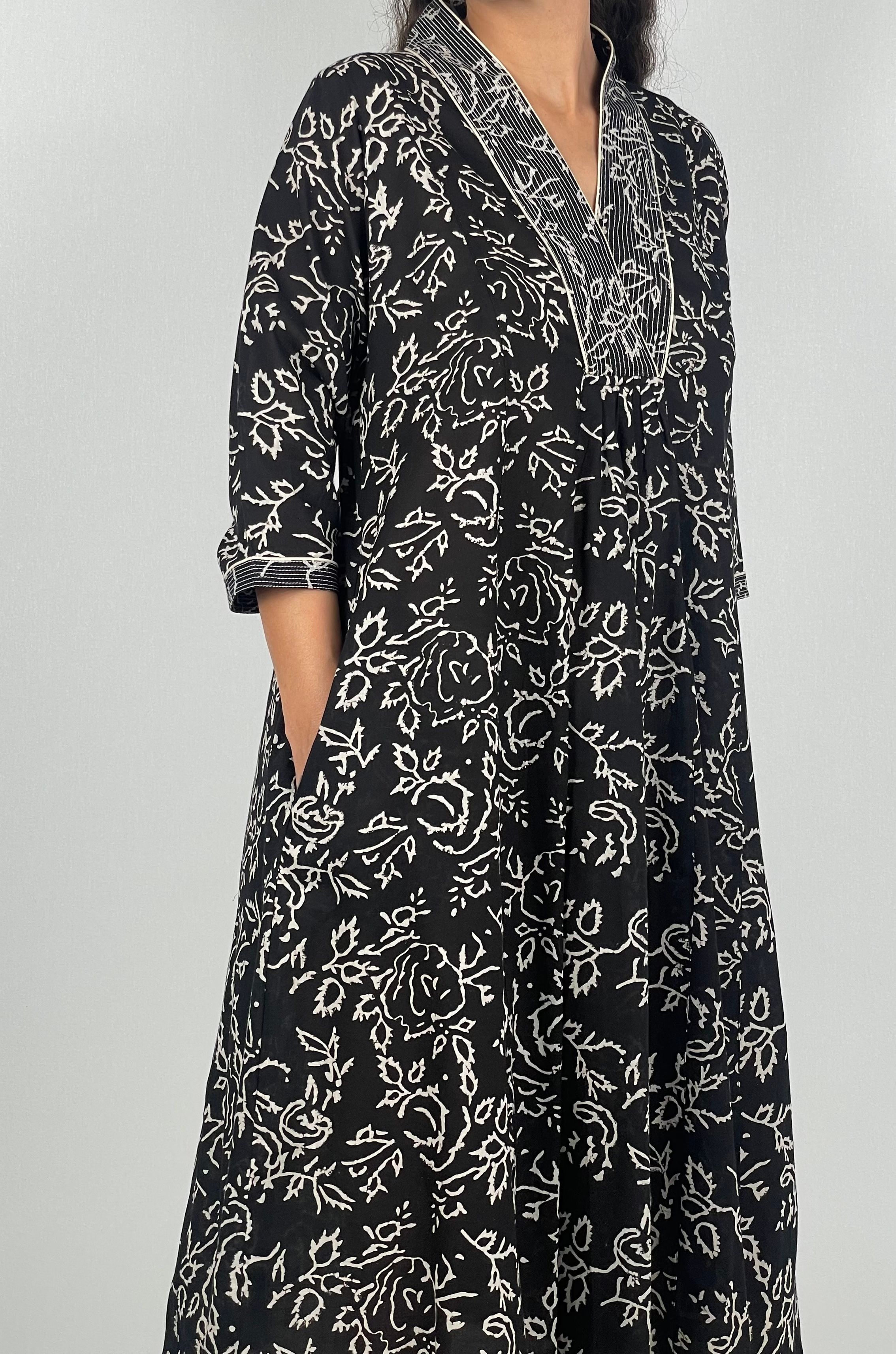 MARCIA  DRESS  V Yaka Desenli El Baskısı Müslin  Uzun  Elbise ( Hand Blok Print )