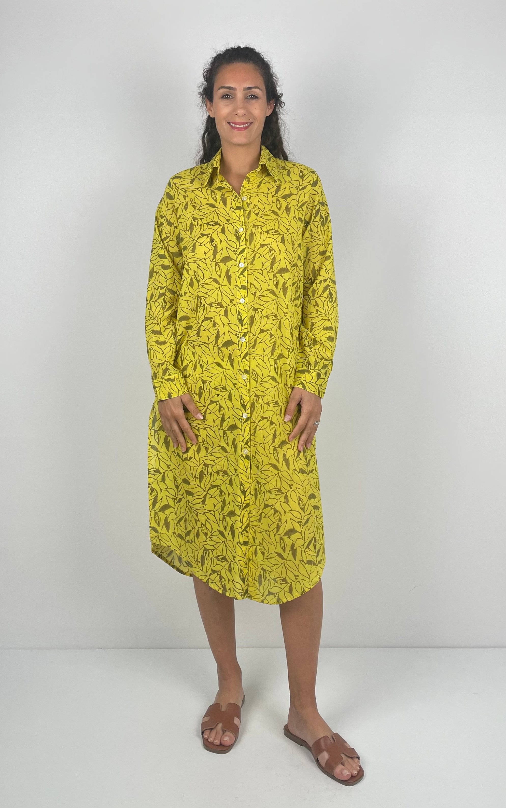 PRIMA   Gömlek Yaka Uzun Kol Desenli Yırtmaçlı Düğmeli El Baskısı Müslin Uzun Gömlek ( Hand Blok Print ) - Sarı Gri Yapraklar