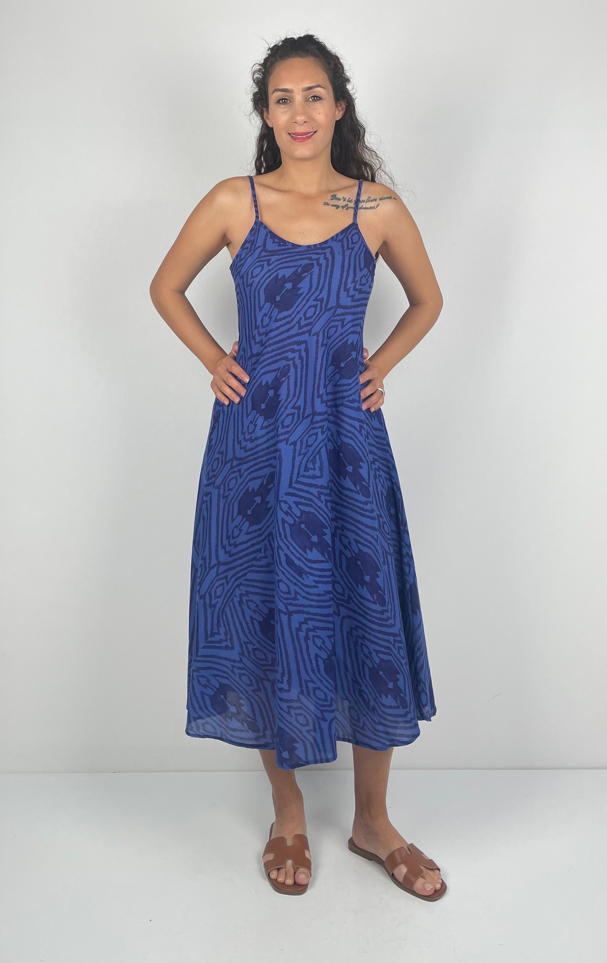 MOTHRA DRESS   Yuvarlak  Yaka  İnce Askılı   Desenli  El Baskısı Müslin Uzun  Elbise ( Hand Blok Print )