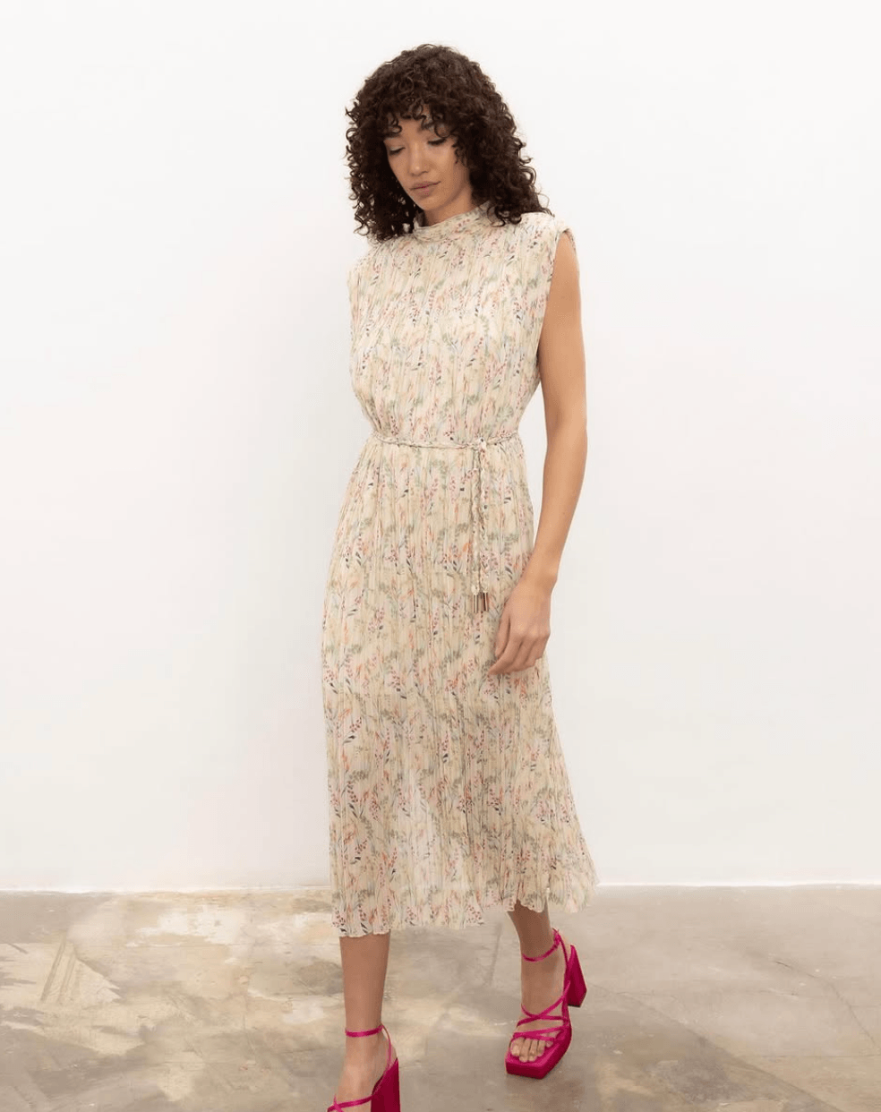 Piliseli Çiçek Desenli Elbise