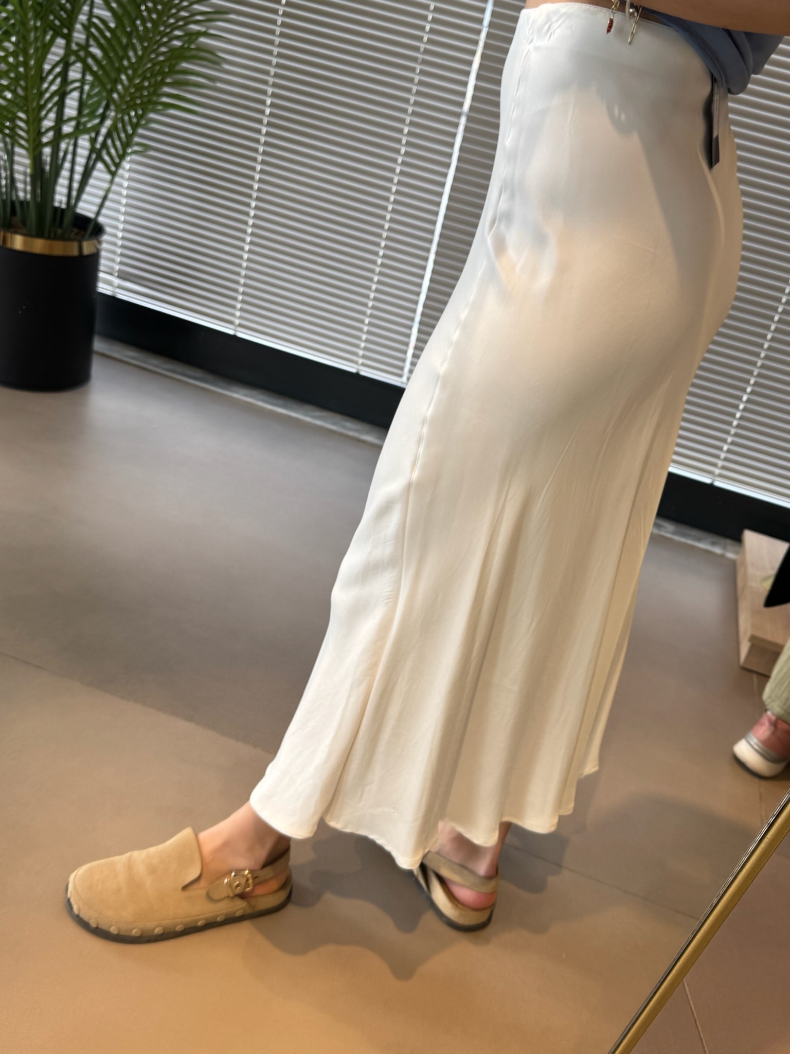 Yırtmaçlı Midi Boy Saten Etek-Beyaz